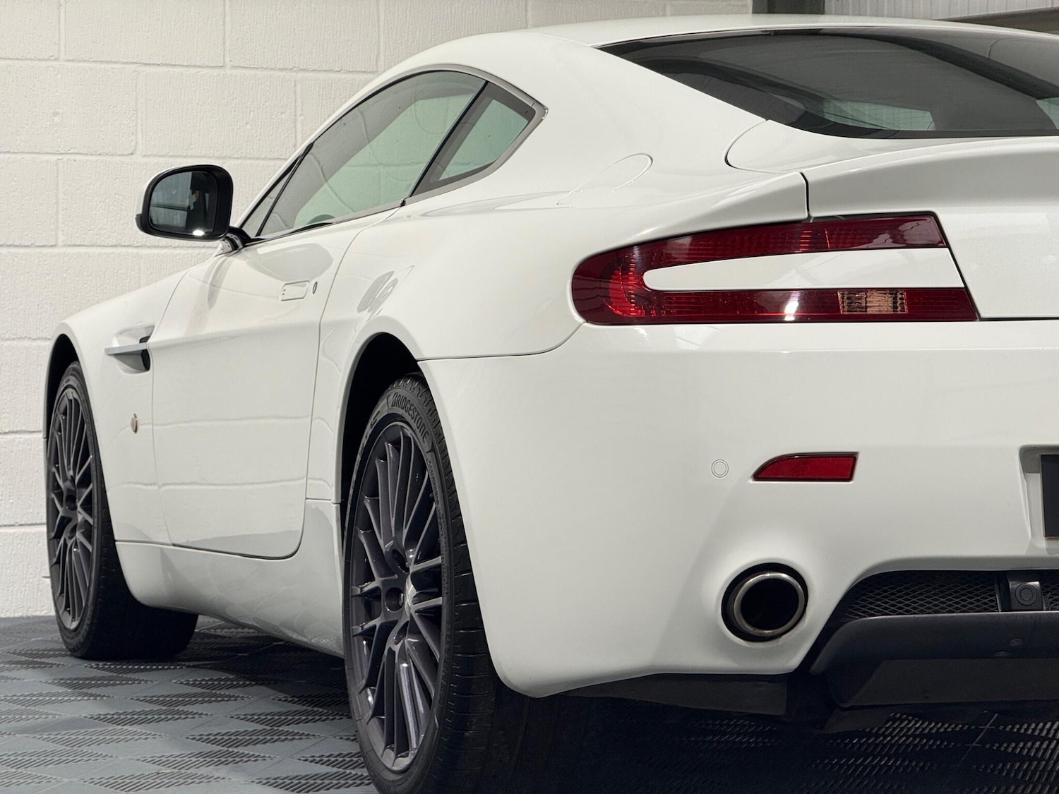 Used Aston Martin Vantage 2012 for sale - 76988591: Photo 22