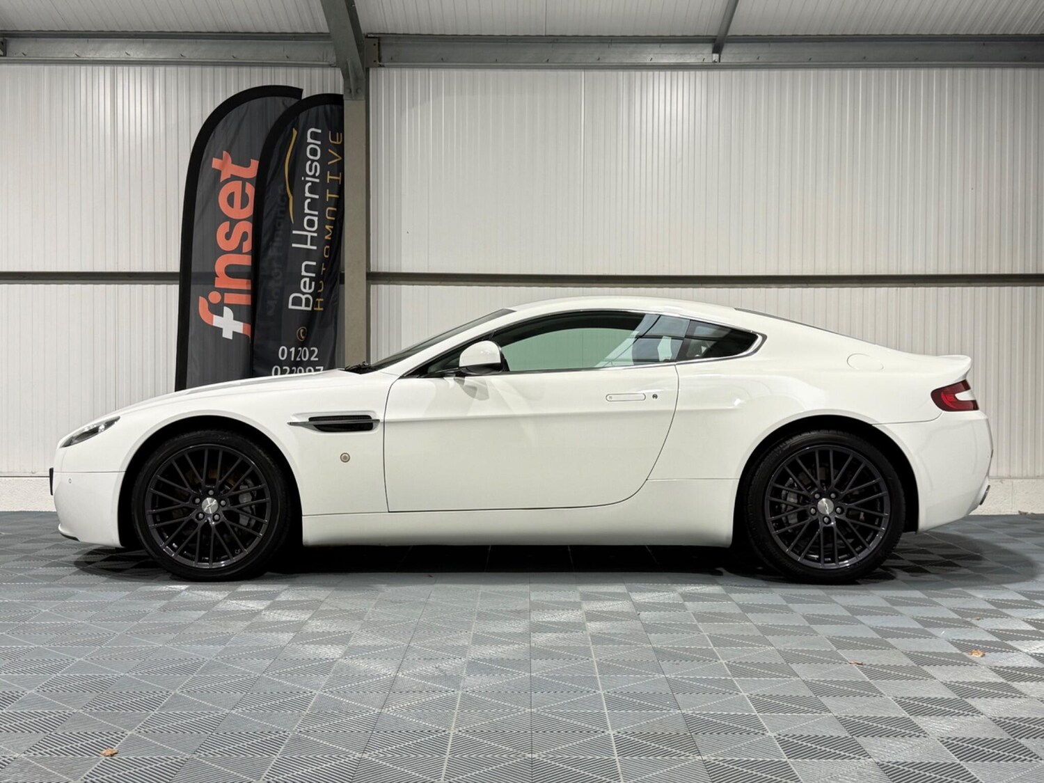 Used Aston Martin Vantage 2012 for sale - 76988591: Photo 24