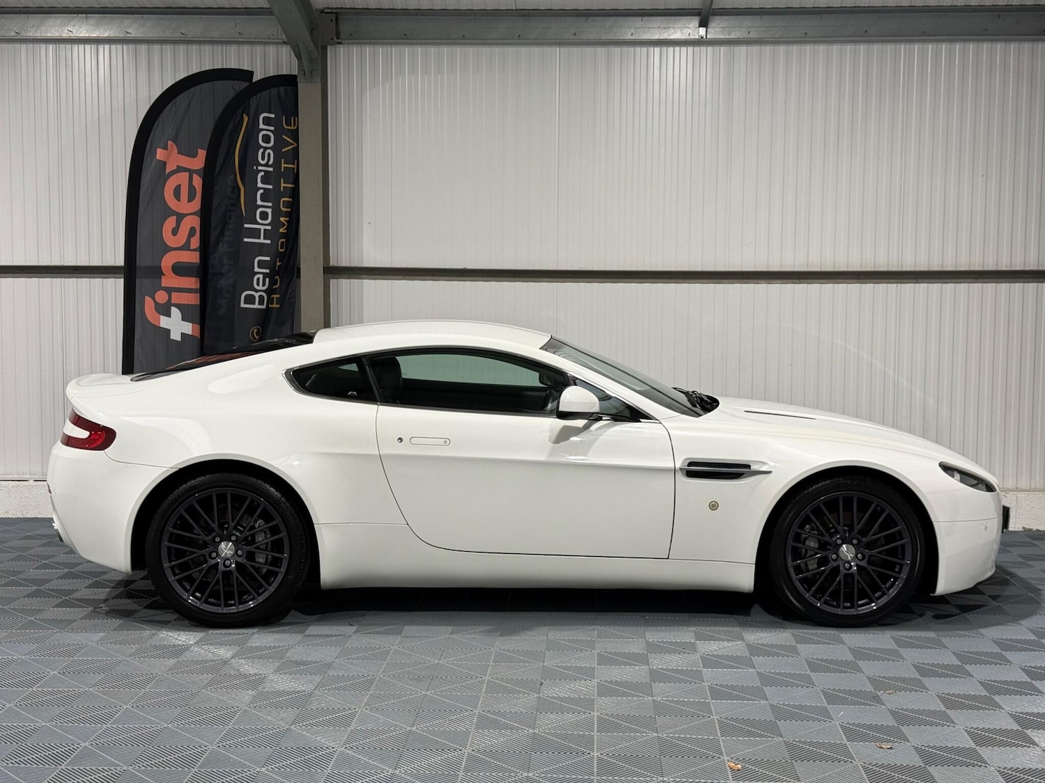 Used Aston Martin Vantage 2012 for sale - 76988591: Photo 27