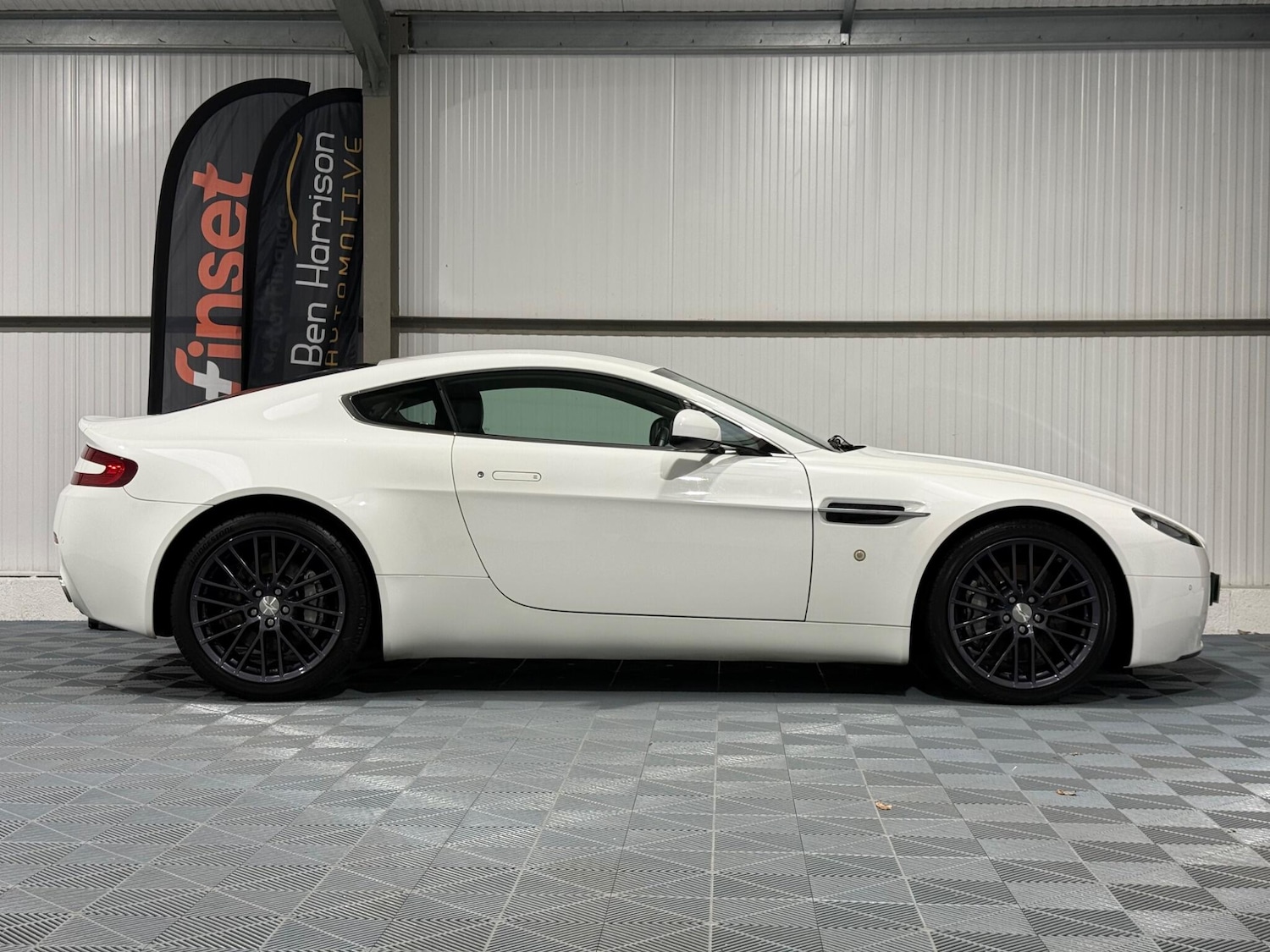 Used Aston Martin Vantage 2012 for sale - 76988591: Photo 28