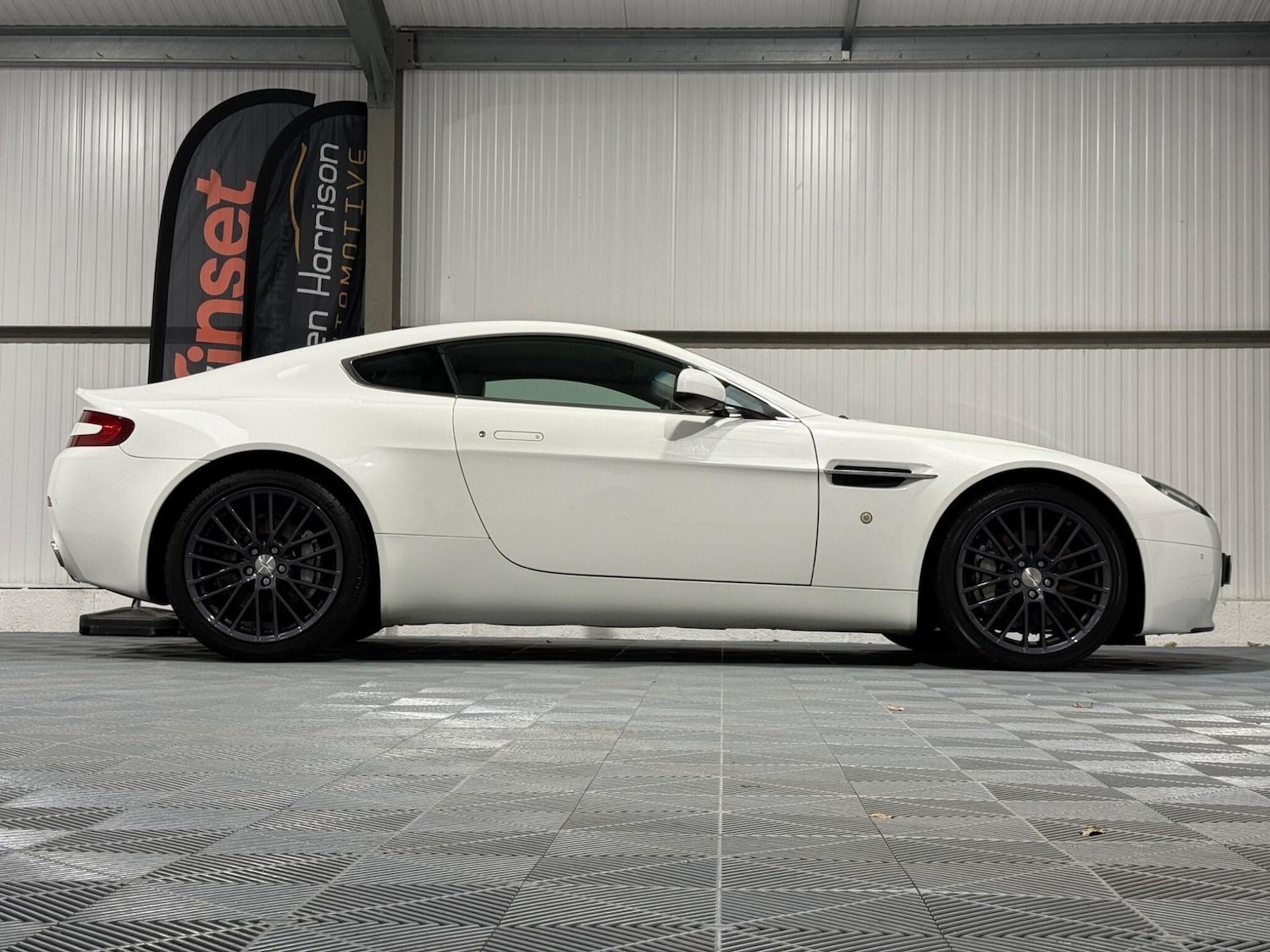 Used Aston Martin Vantage 2012 for sale - 76988591: Photo 29