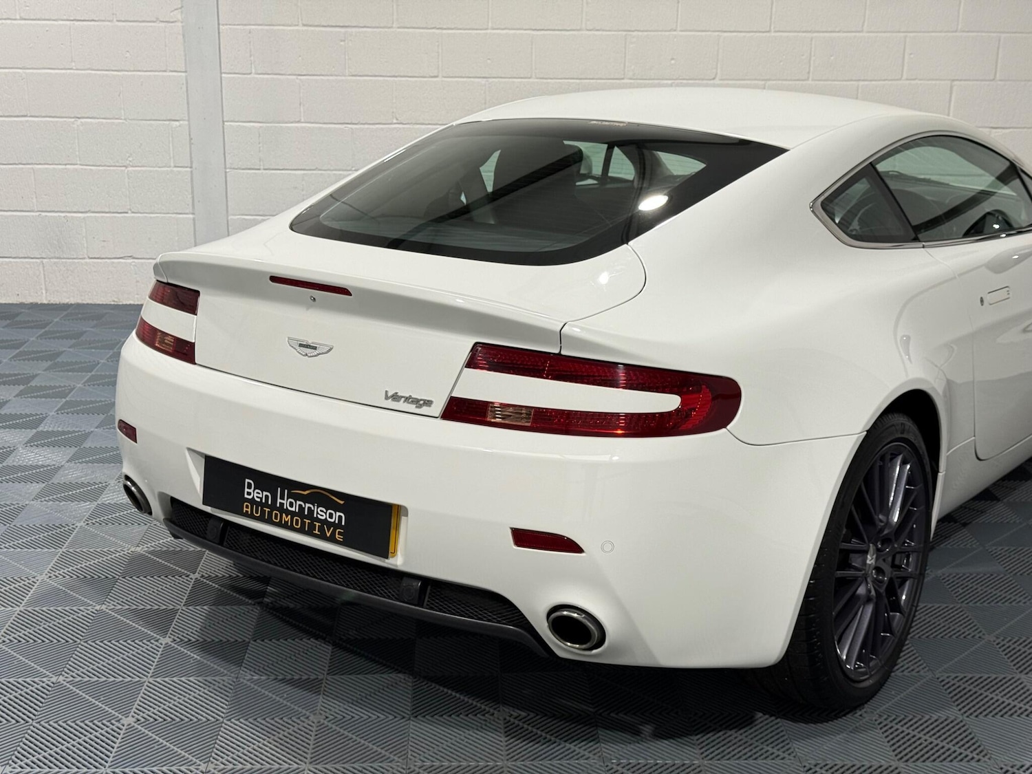 Used Aston Martin Vantage 2012 for sale - 76988591: Photo 32