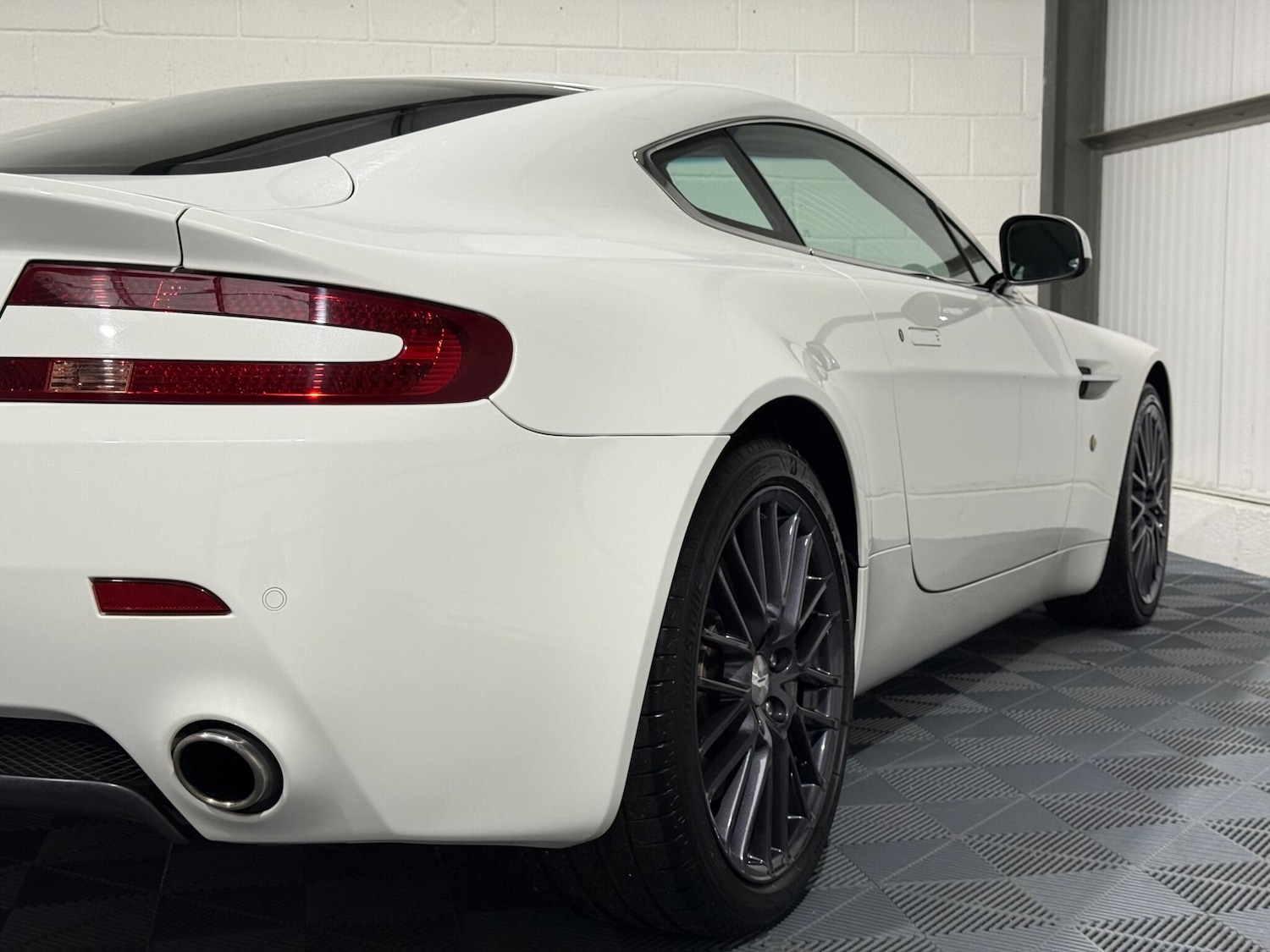 Used Aston Martin Vantage 2012 for sale - 76988591: Photo 34