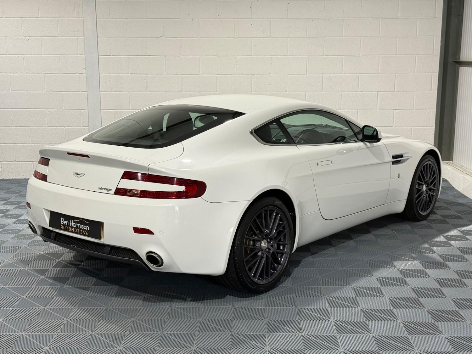 Used Aston Martin Vantage 2012 for sale - 76988591: Photo 36