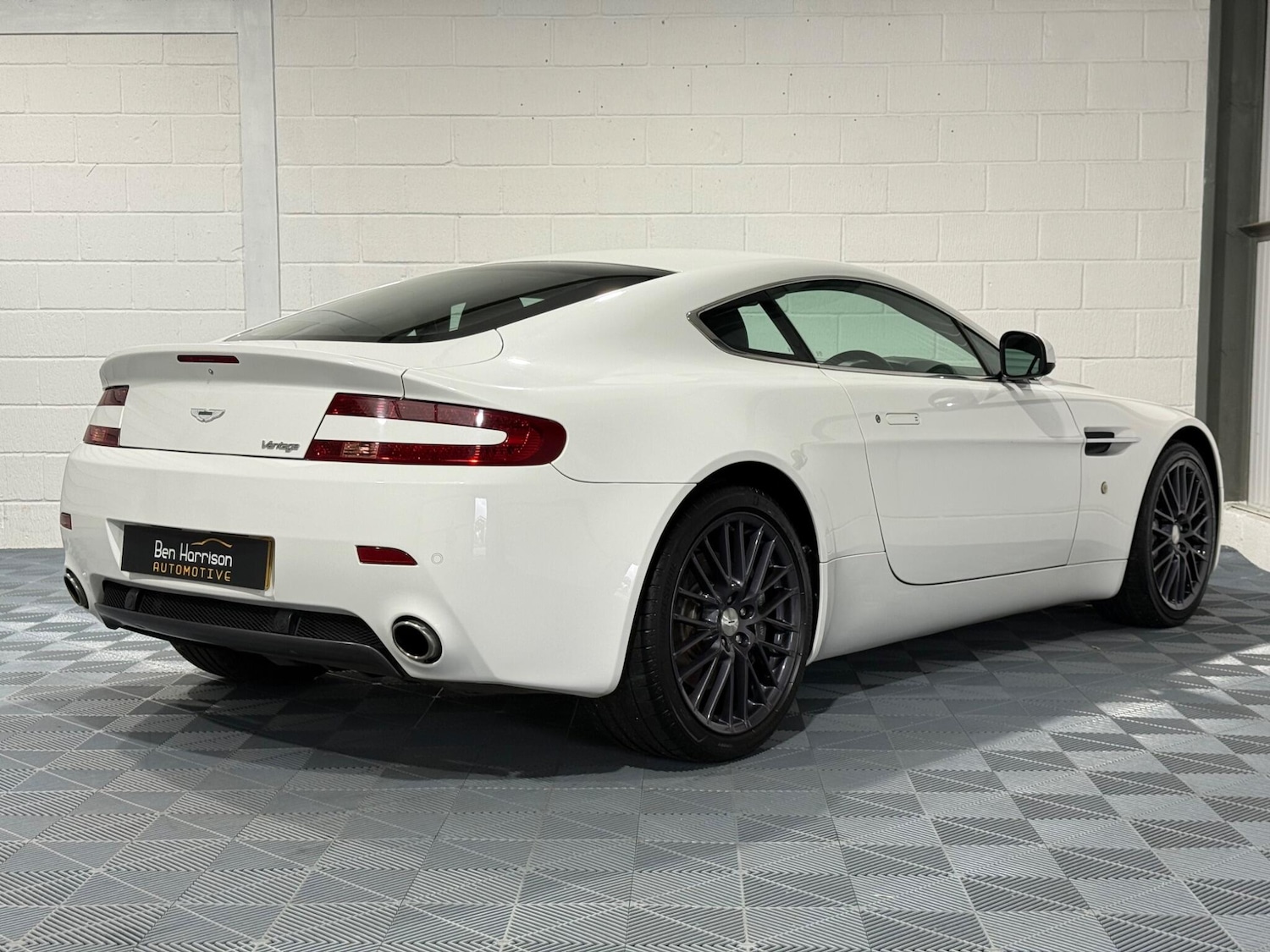 Used Aston Martin Vantage 2012 for sale - 76988591: Photo 37