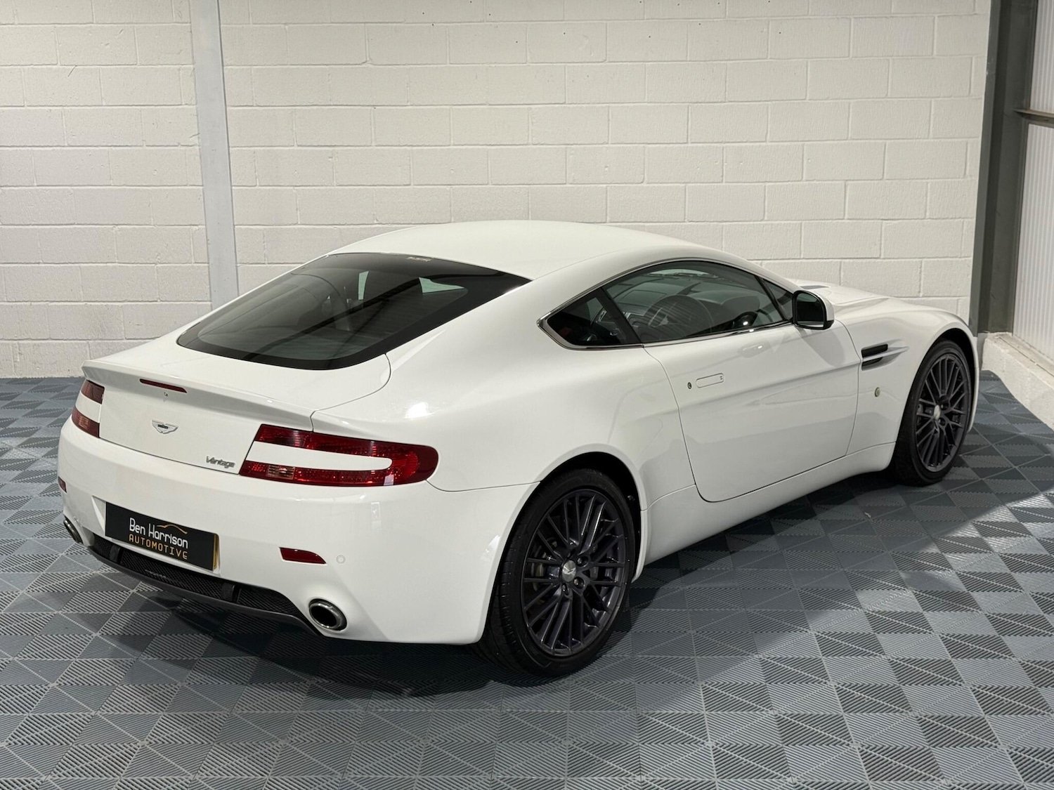Used Aston Martin Vantage 2012 for sale - 76988591: Photo 39