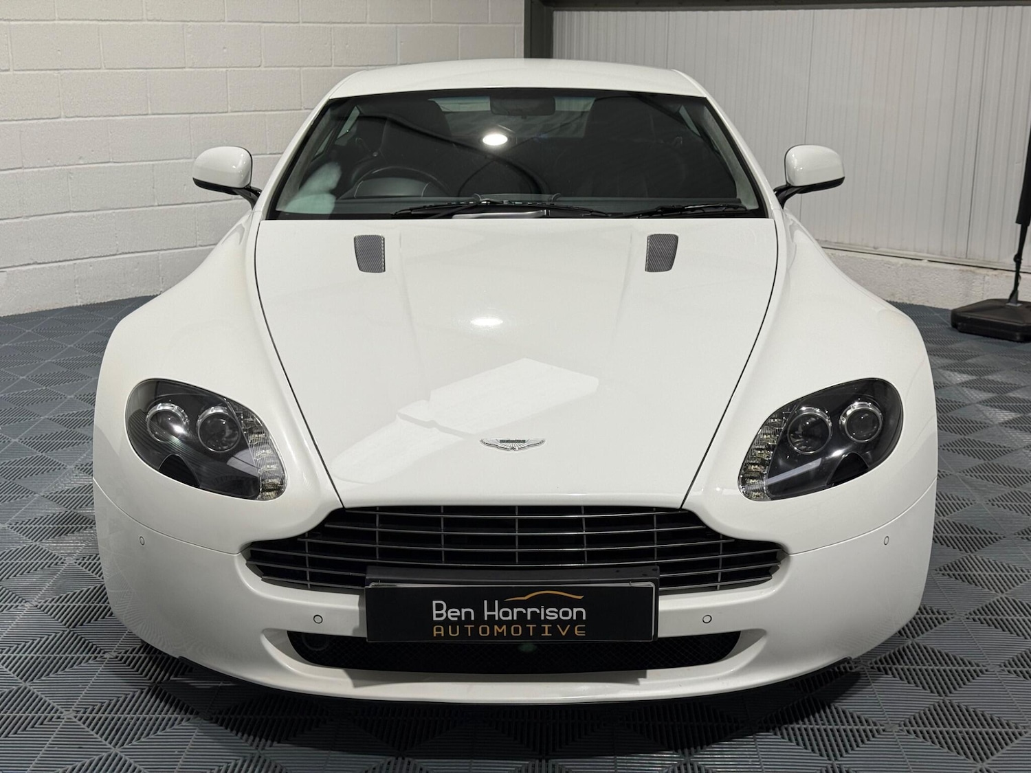 Used Aston Martin Vantage 2012 for sale - 76988591: Photo 4