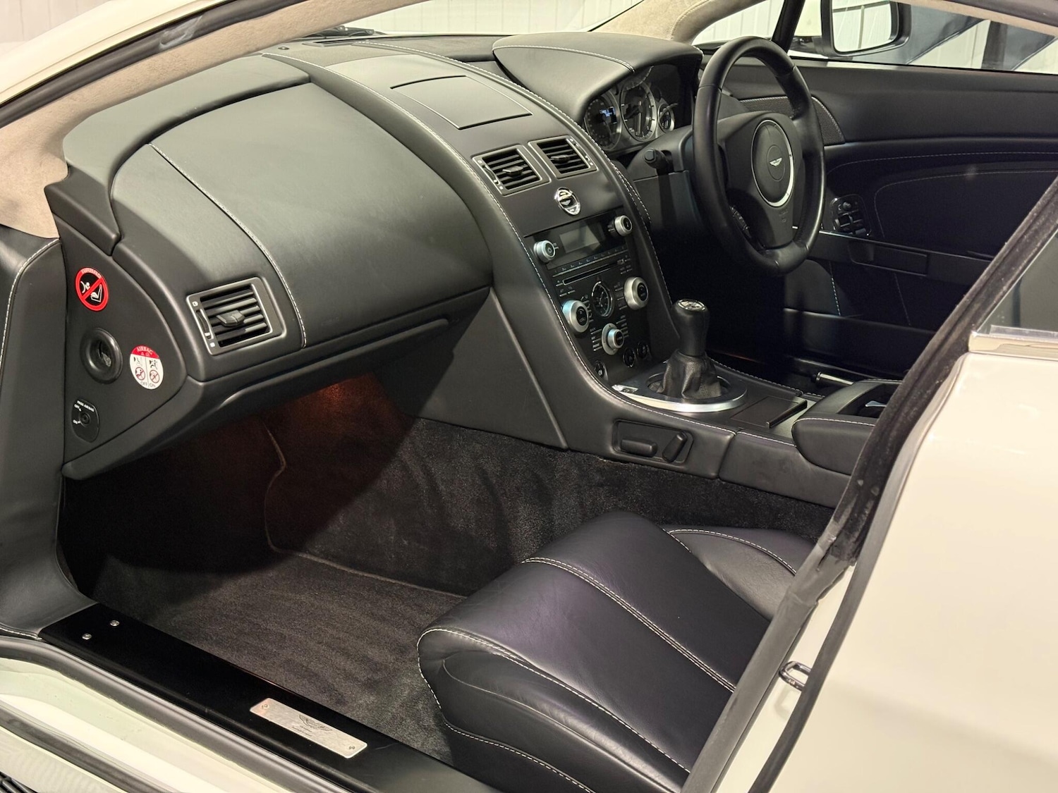 Used Aston Martin Vantage 2012 for sale - 76988591: Photo 40