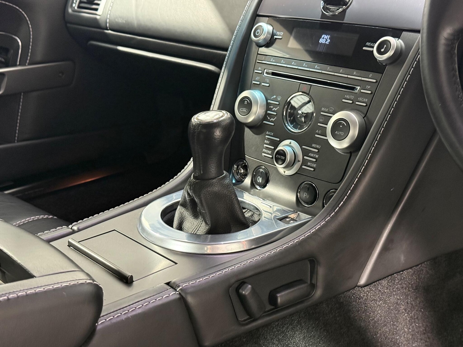 Used Aston Martin Vantage 2012 for sale - 76988591: Photo 41