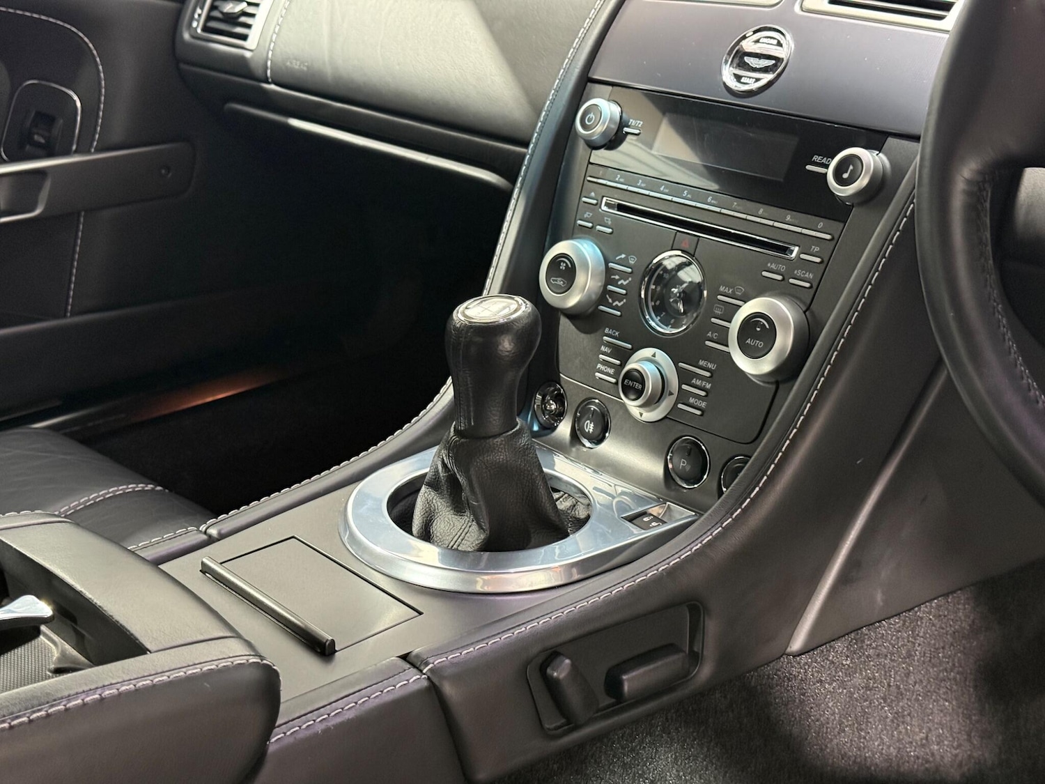 Used Aston Martin Vantage 2012 for sale - 76988591: Photo 42