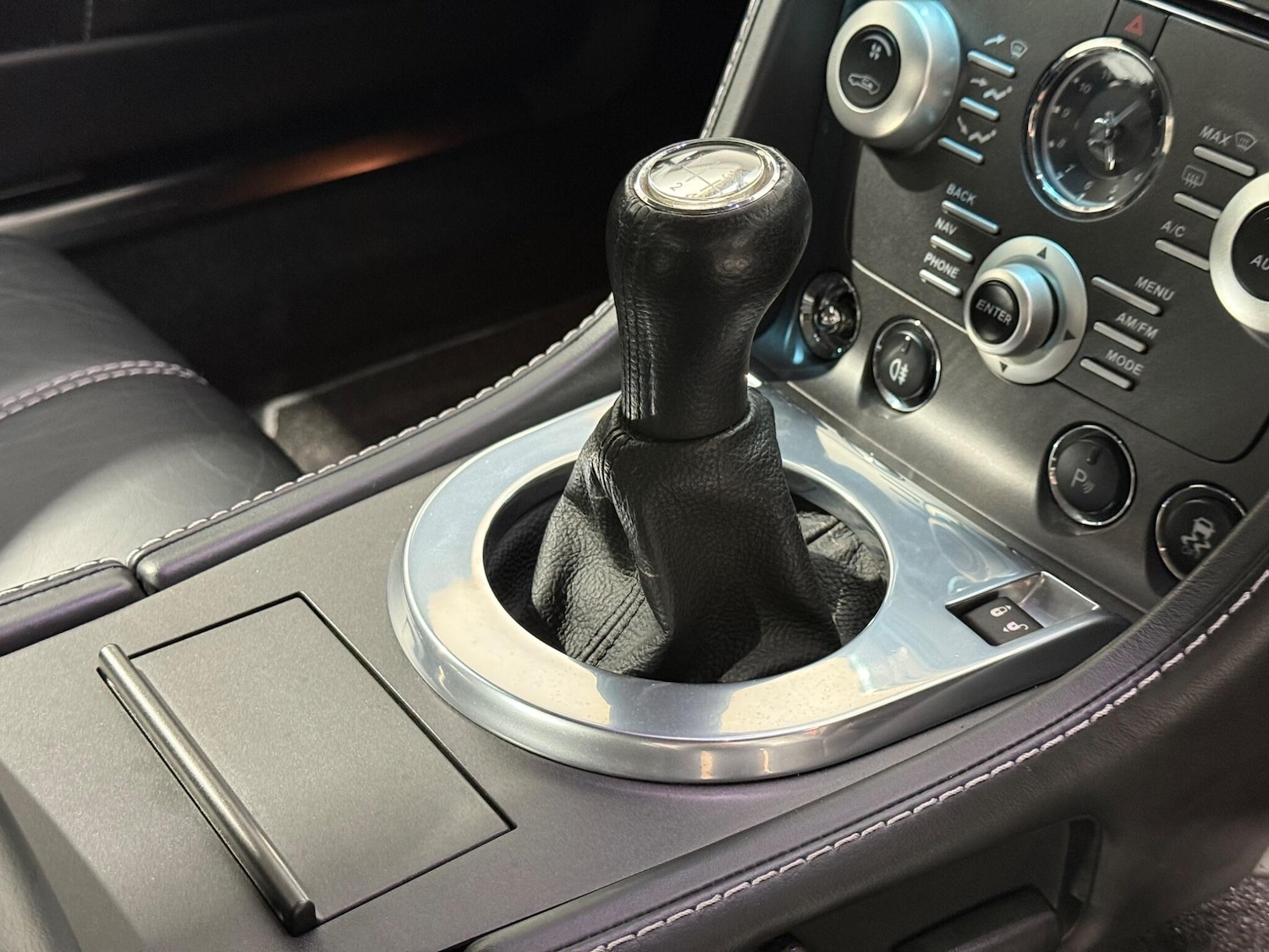 Used Aston Martin Vantage 2012 for sale - 76988591: Photo 43