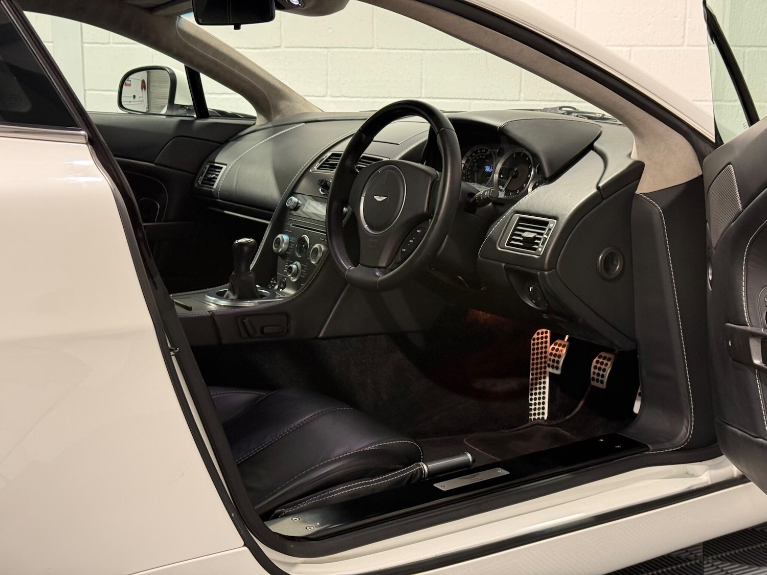 Used Aston Martin Vantage 2012 for sale - 76988591: Photo 47