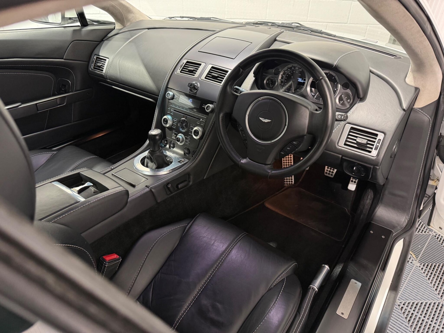 Used Aston Martin Vantage 2012 for sale - 76988591: Photo 48