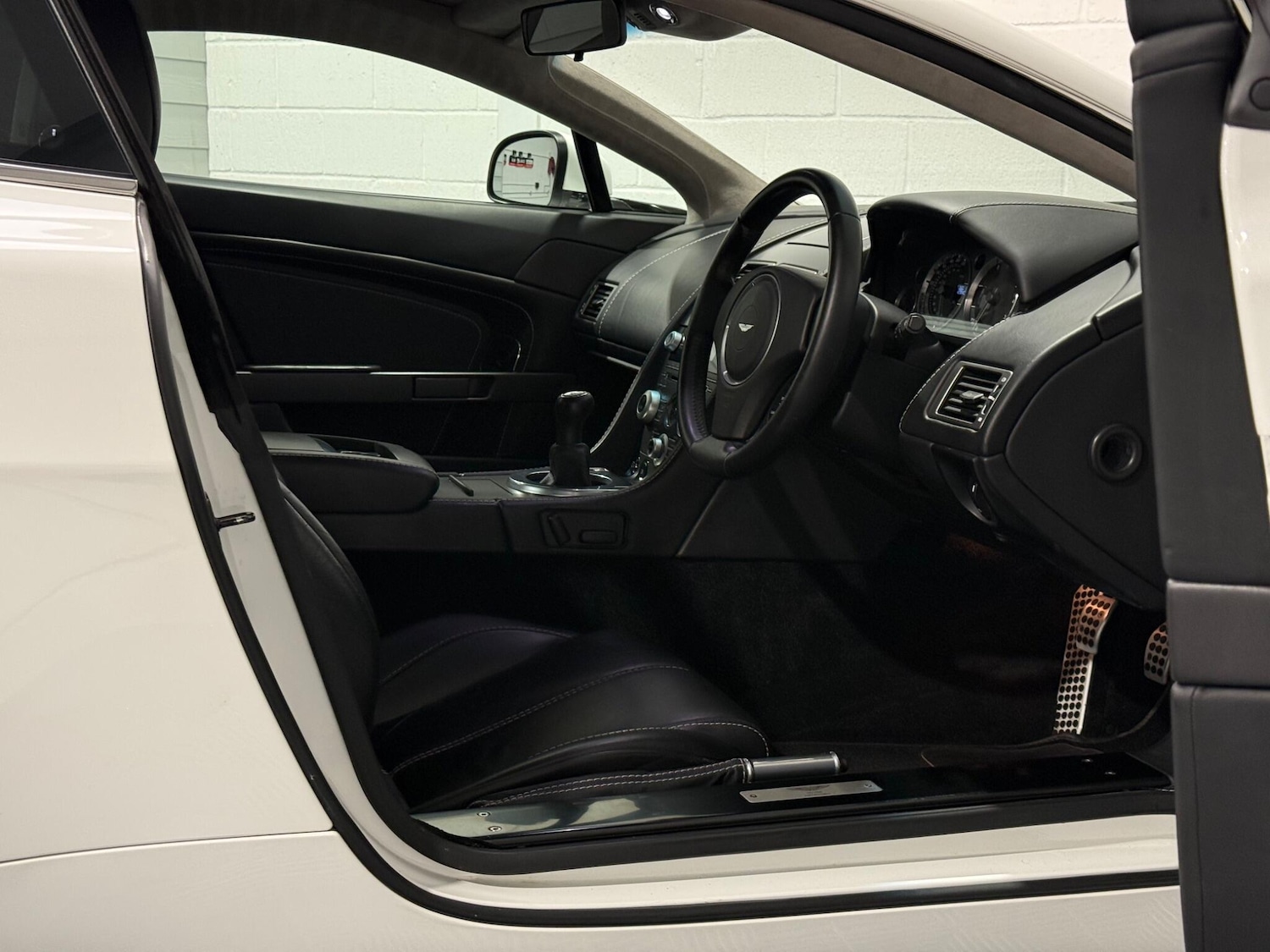 Used Aston Martin Vantage 2012 for sale - 76988591: Photo 49