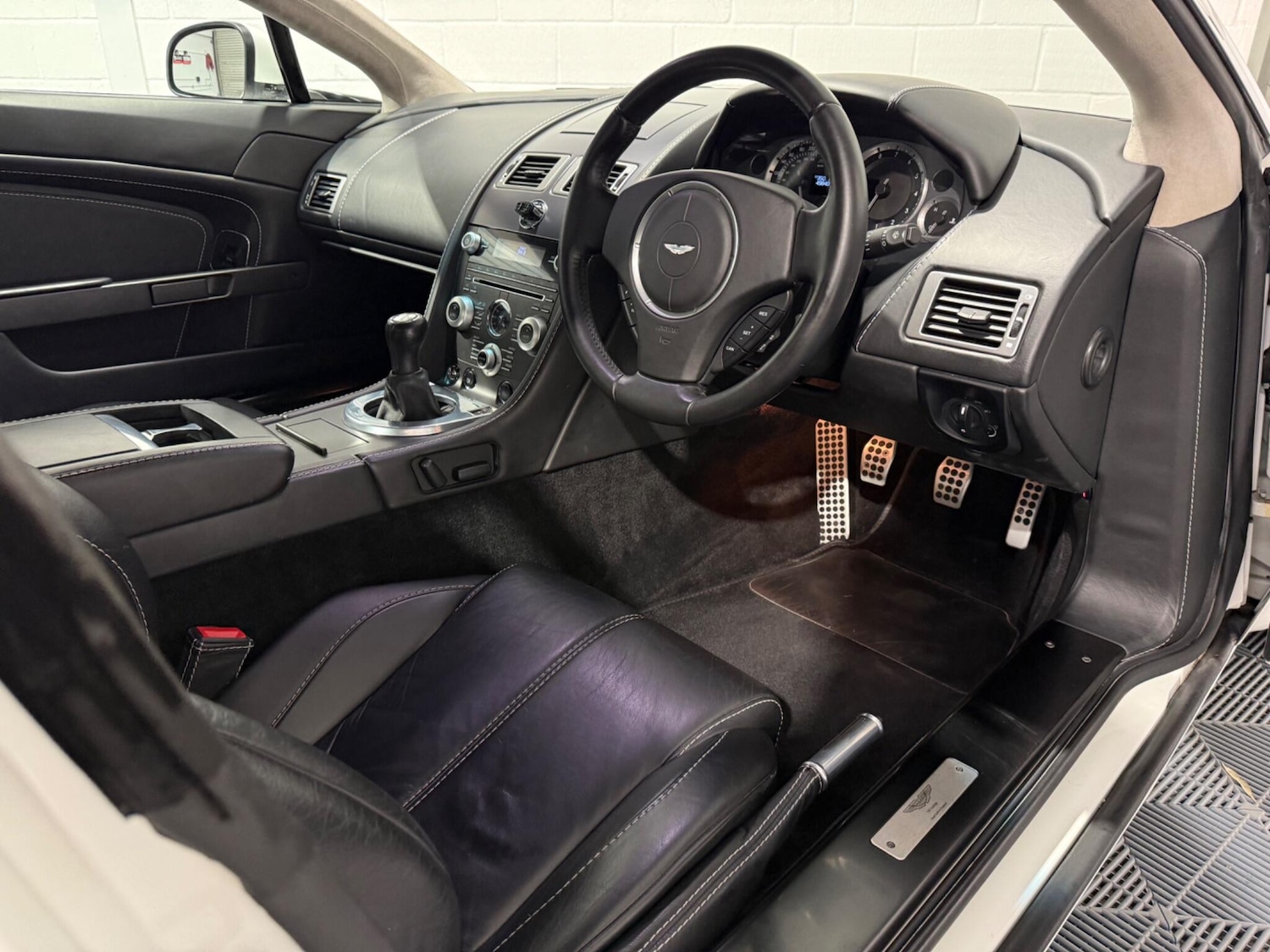 Used Aston Martin Vantage 2012 for sale - 76988591: Photo 52