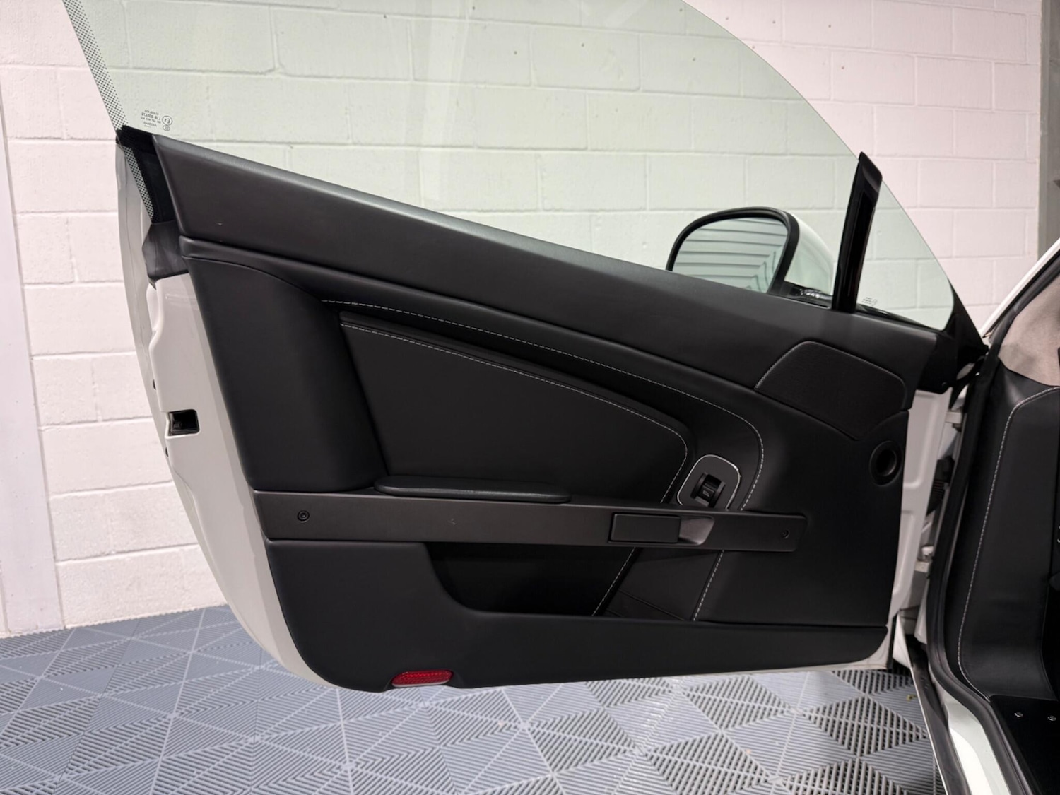 Used Aston Martin Vantage 2012 for sale - 76988591: Photo 55