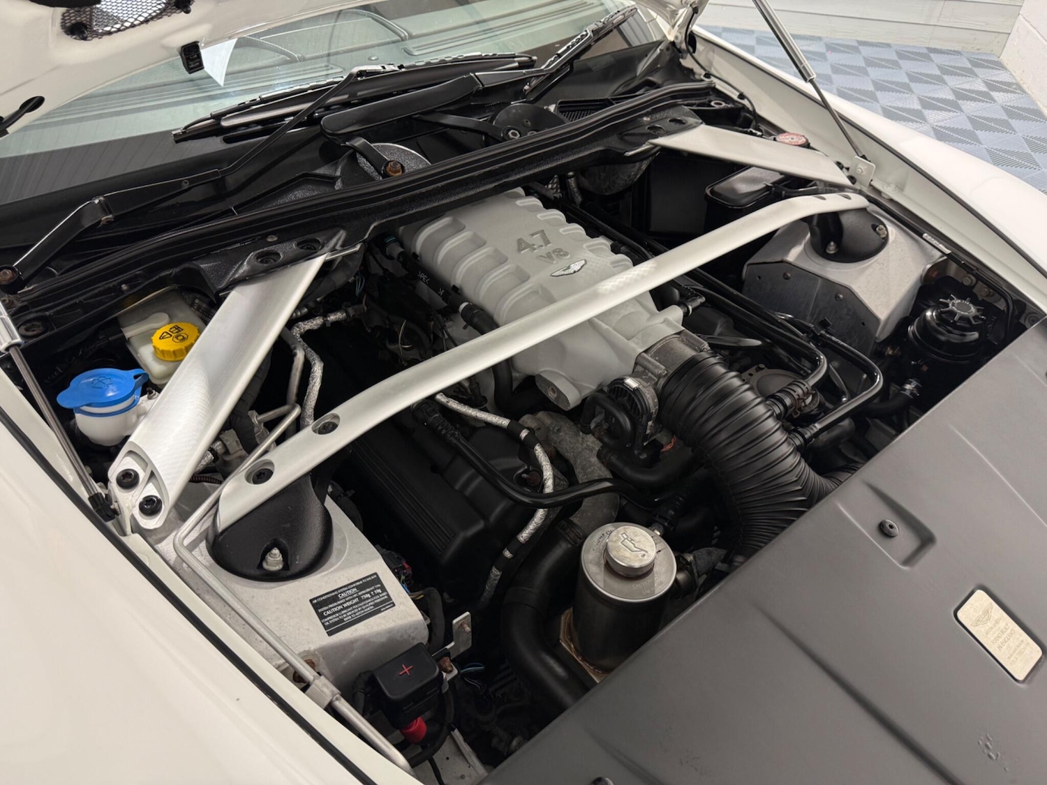 Used Aston Martin Vantage 2012 for sale - 76988591: Photo 56