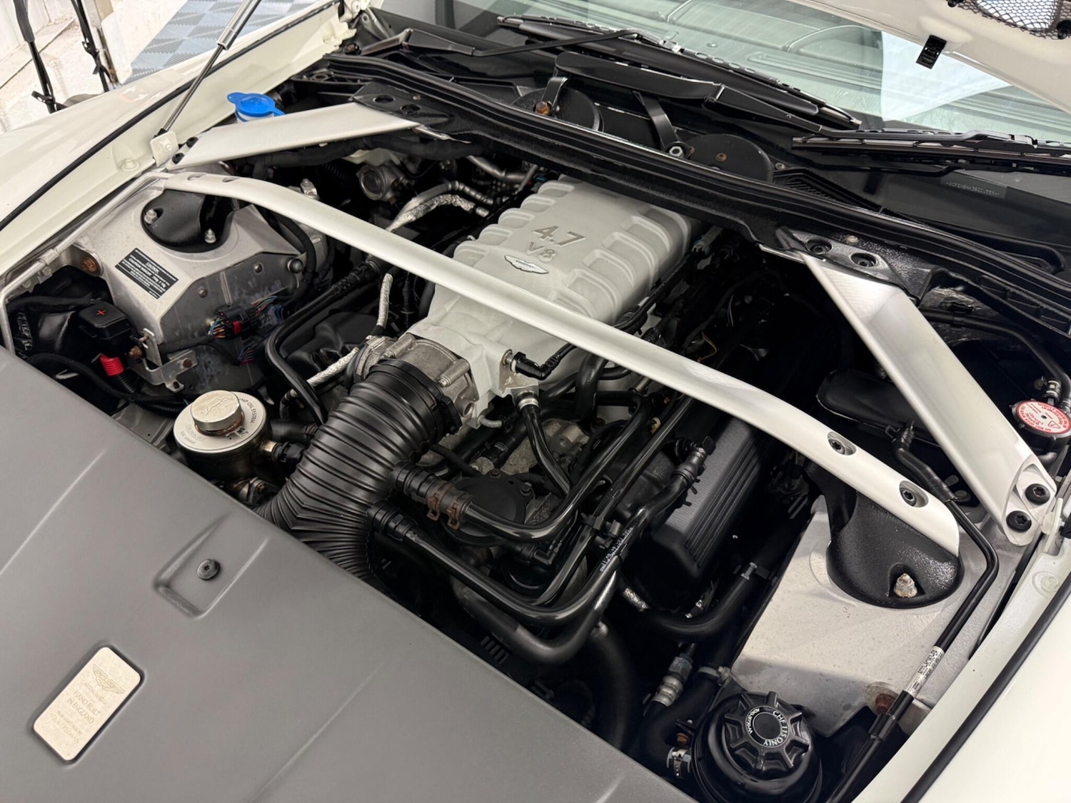 Used Aston Martin Vantage 2012 for sale - 76988591: Photo 57