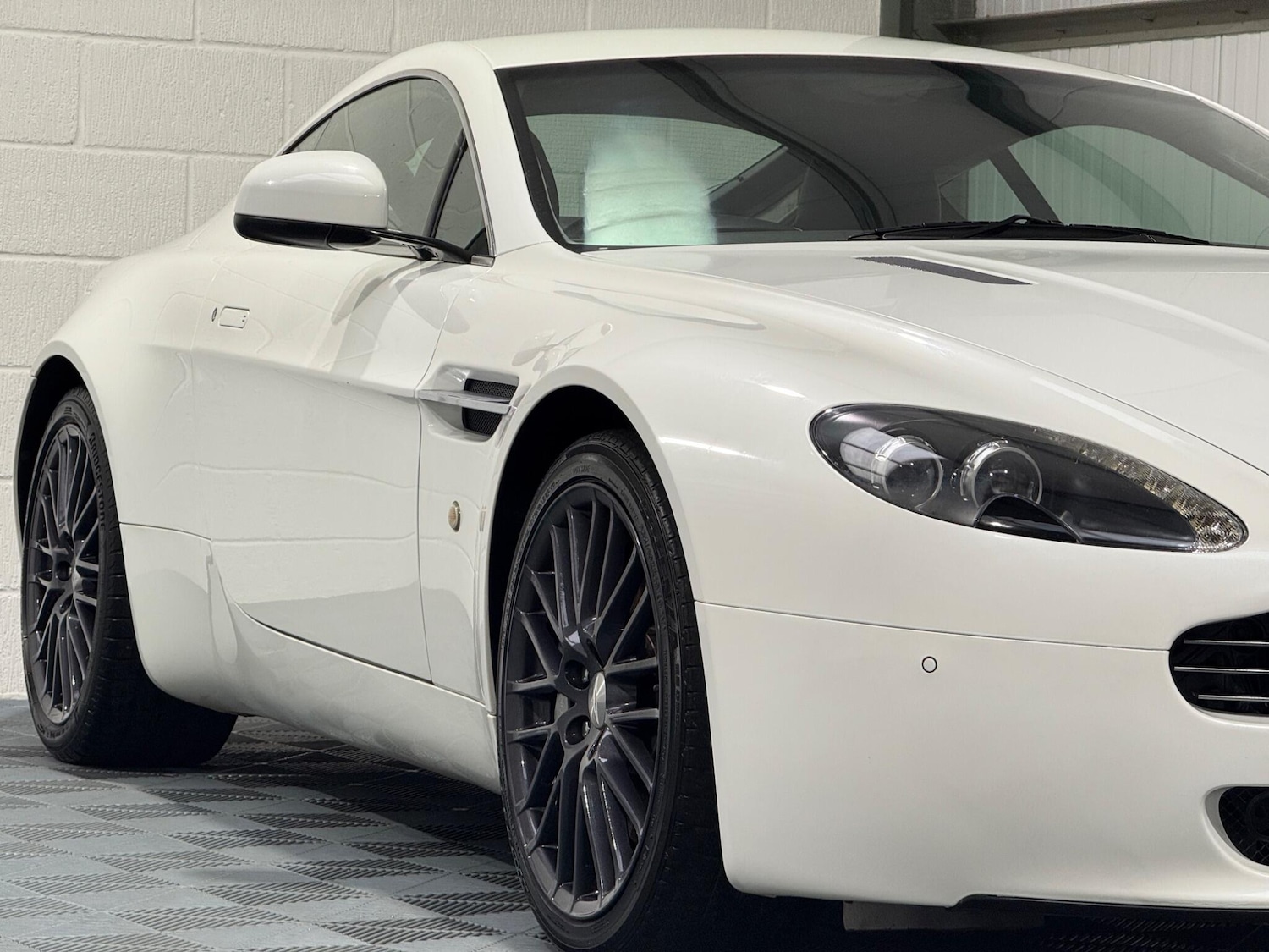 Used Aston Martin Vantage 2012 for sale - 76988591: Photo 6