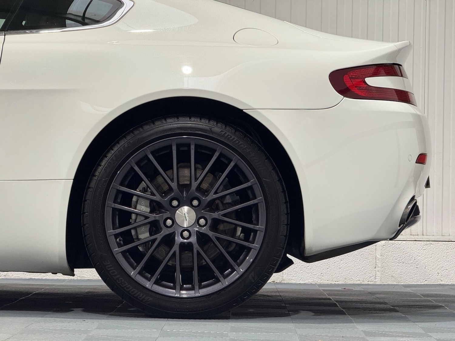 Used Aston Martin Vantage 2012 for sale - 76988591: Photo 62