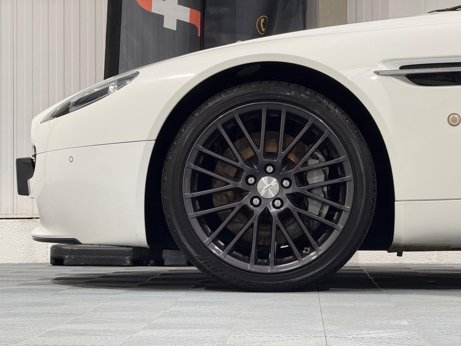 Used Aston Martin Vantage 2012 for sale - 76988591: Photo 63