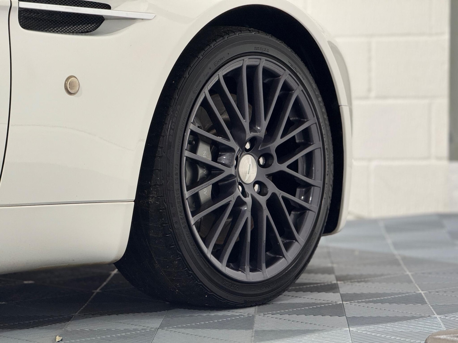 Used Aston Martin Vantage 2012 for sale - 76988591: Photo 64