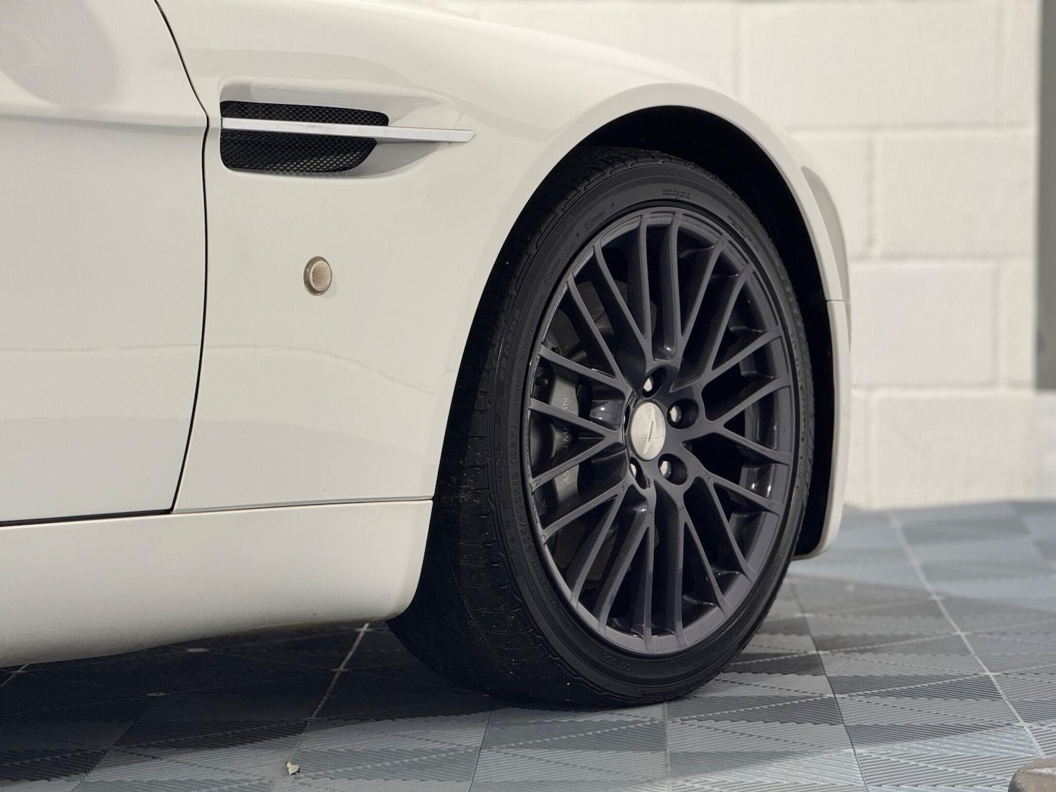 Used Aston Martin Vantage 2012 for sale - 76988591: Photo 65