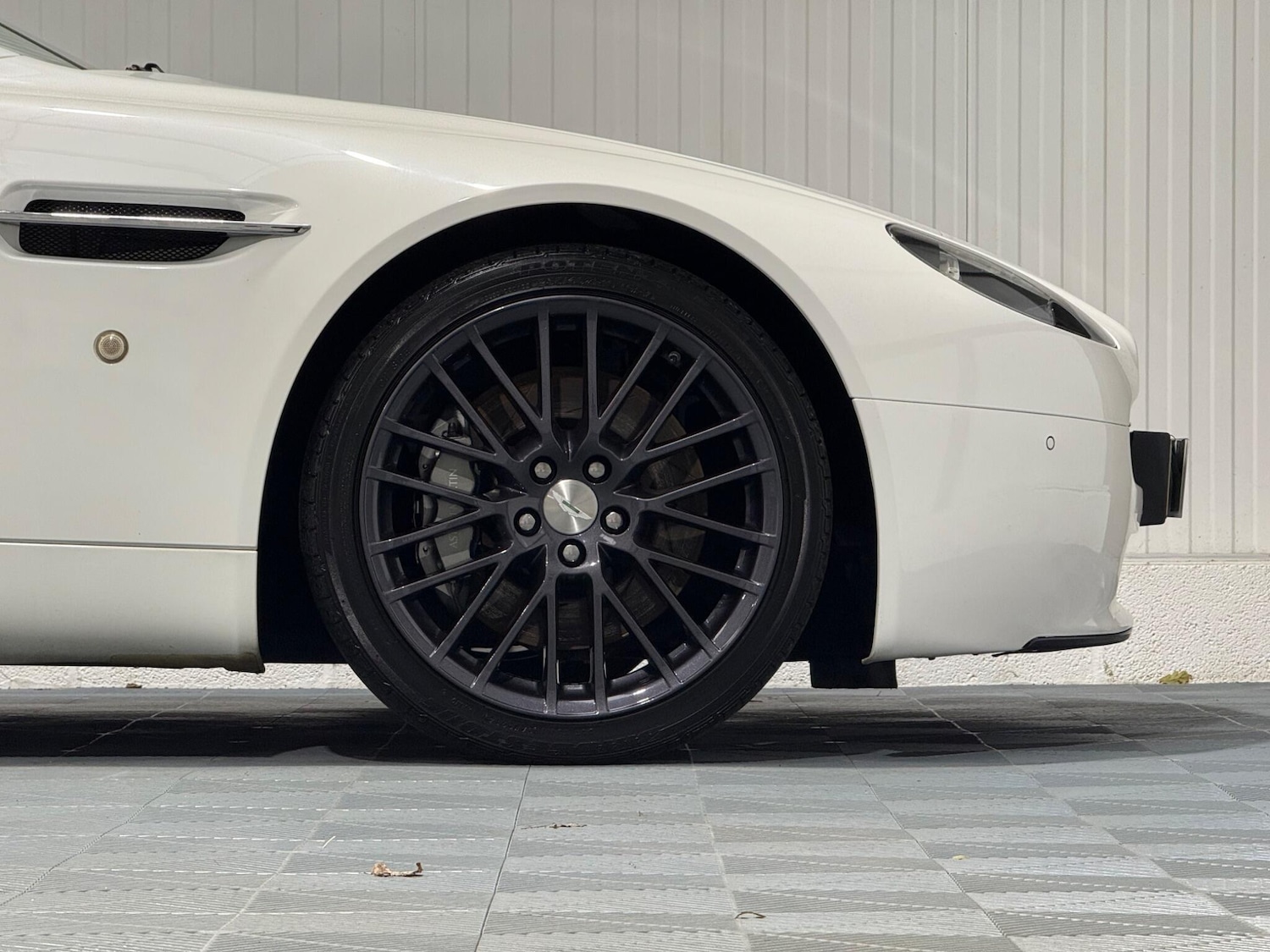 Used Aston Martin Vantage 2012 for sale - 76988591: Photo 67