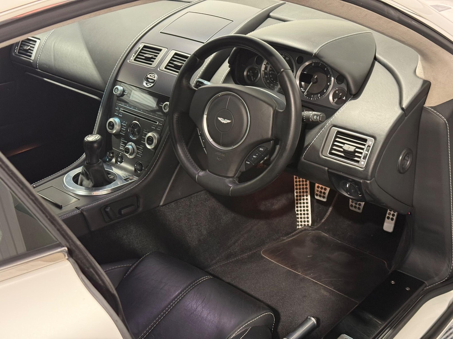 Used Aston Martin Vantage 2012 for sale - 76988591: Photo 71
