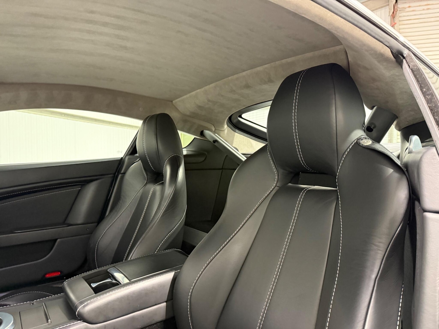 Used Aston Martin Vantage 2012 for sale - 76988591: Photo 76