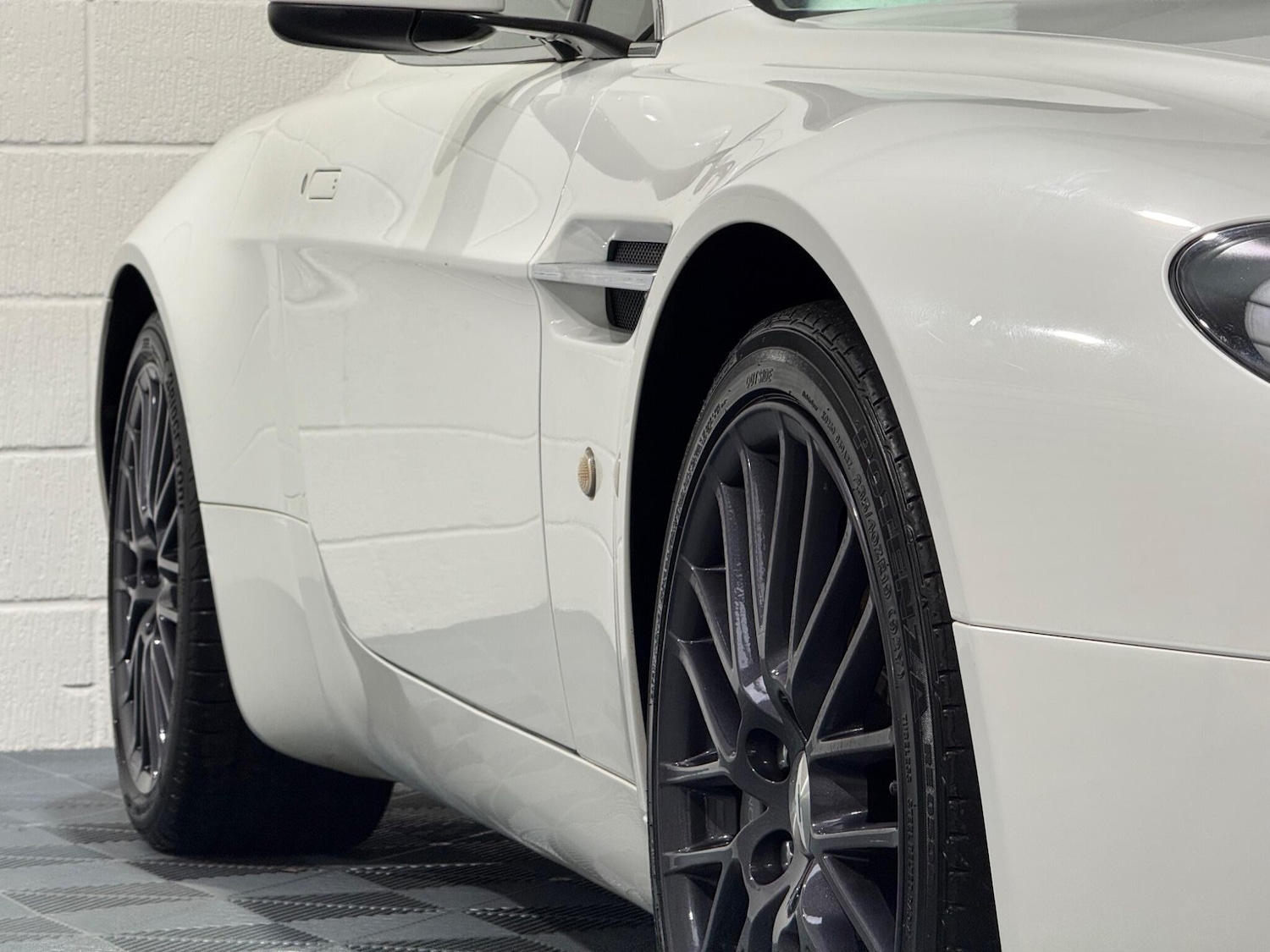 Used Aston Martin Vantage 2012 for sale - 76988591: Photo 79