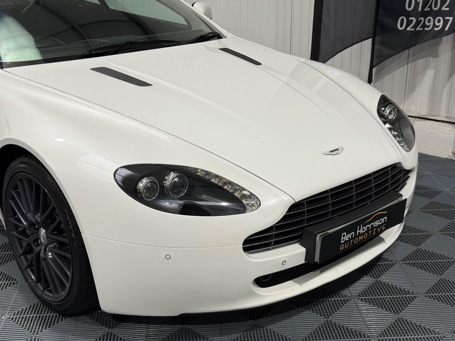 Used Aston Martin Vantage 2012 for sale - 76988591: Photo 80