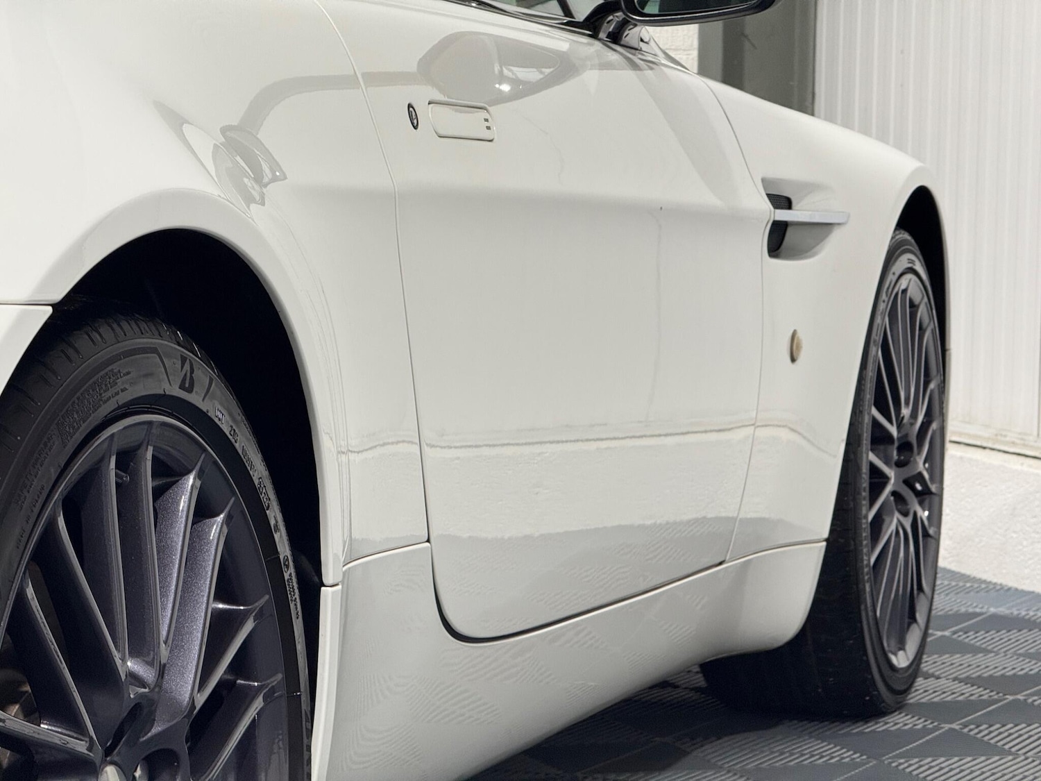 Used Aston Martin Vantage 2012 for sale - 76988591: Photo 86