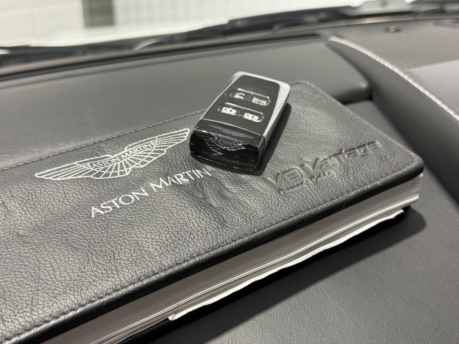 Used Aston Martin Vantage 2012 for sale - 76988591: Photo 88