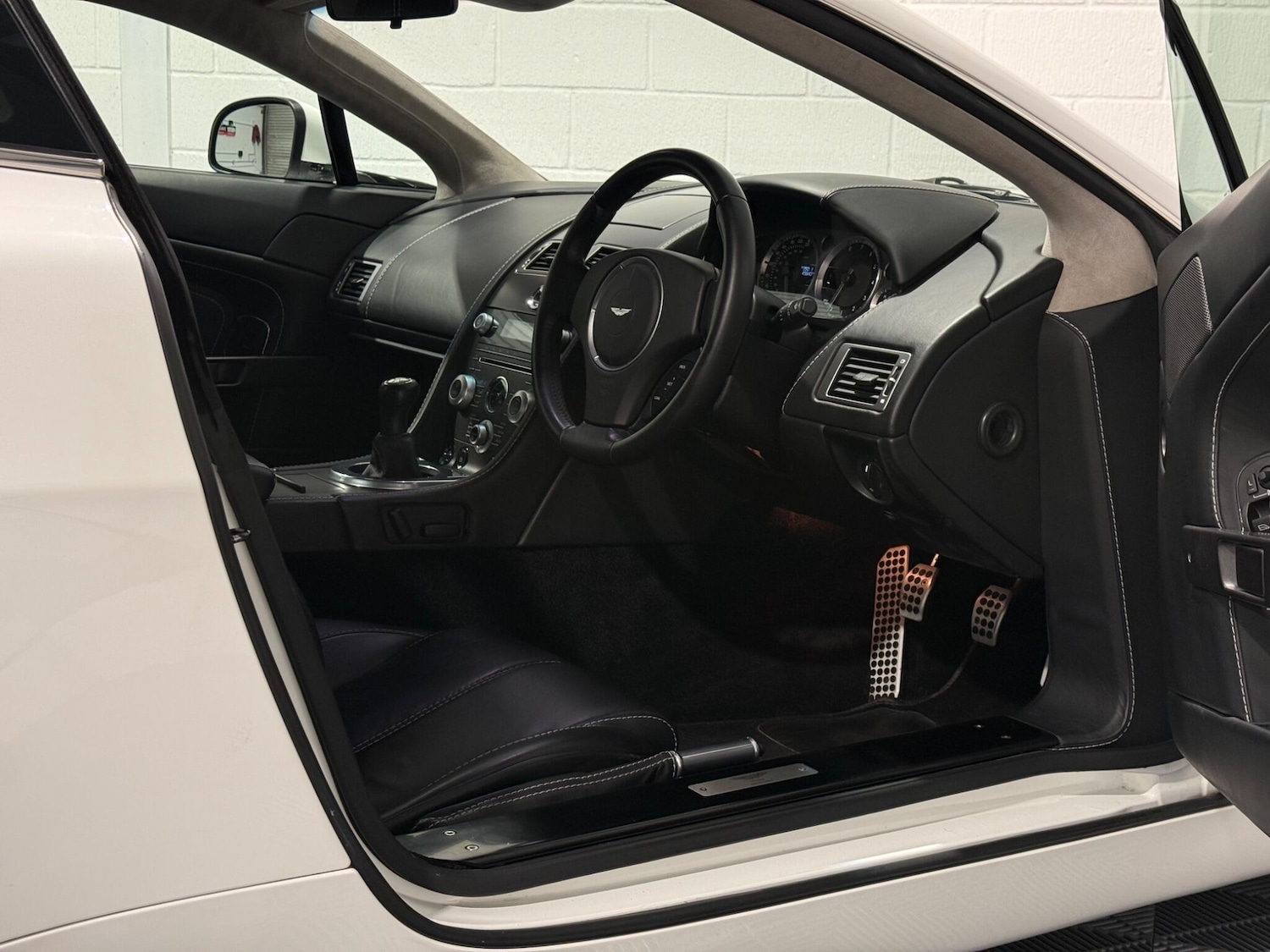 Used Aston Martin Vantage 2012 for sale - 76988591: Photo 89