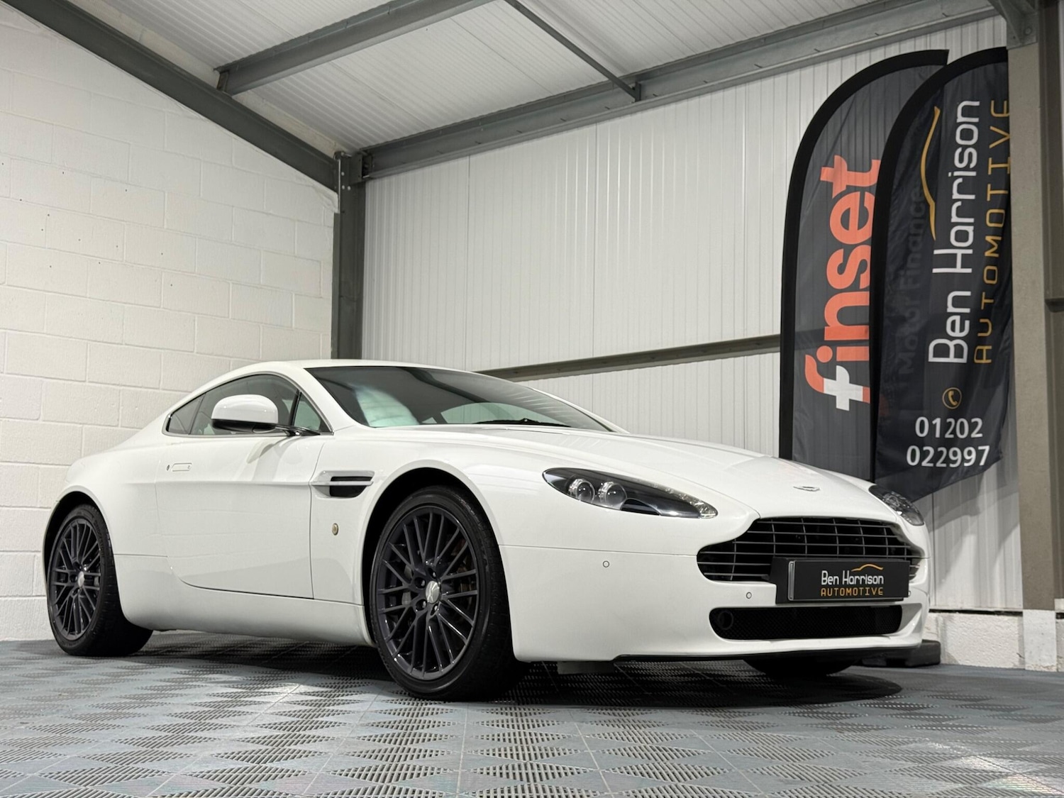 Used Aston Martin Vantage 2012 for sale - 76988591: Photo 9