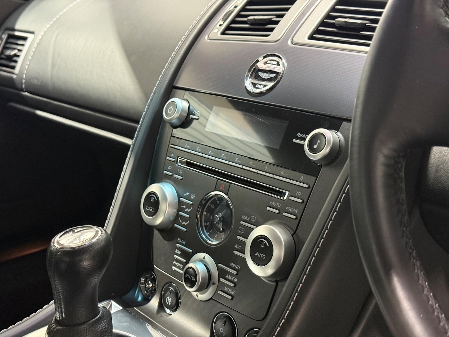 Used Aston Martin Vantage 2012 for sale - 76988591: Photo 90