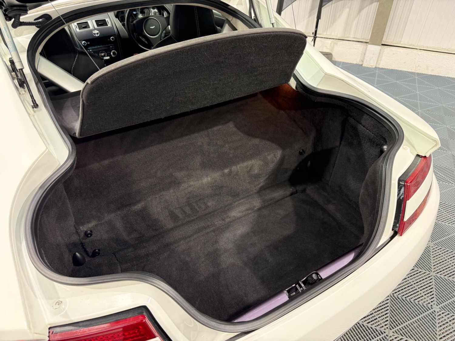 Used Aston Martin Vantage 2012 for sale - 76988591: Photo 93