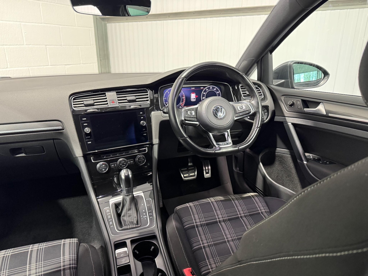 Used Volkswagen Golf 2017 for sale - 76942357: Photo 33