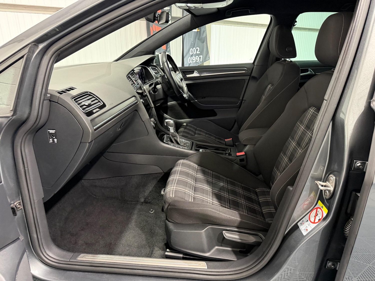 Used Volkswagen Golf 2017 for sale - 76942357: Photo 58