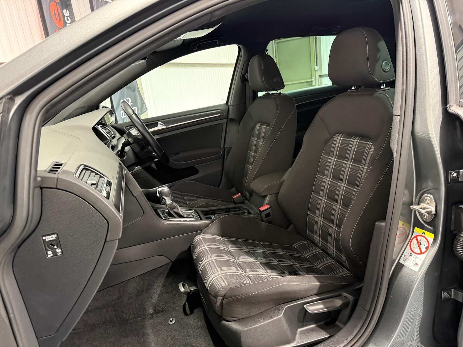 Used Volkswagen Golf 2017 for sale - 76942357: Photo 60