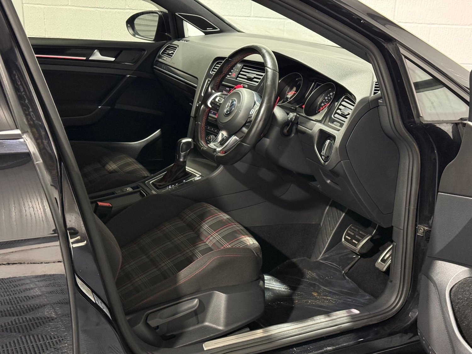 Used Volkswagen Golf 2016 for sale - 76585238: Photo 2