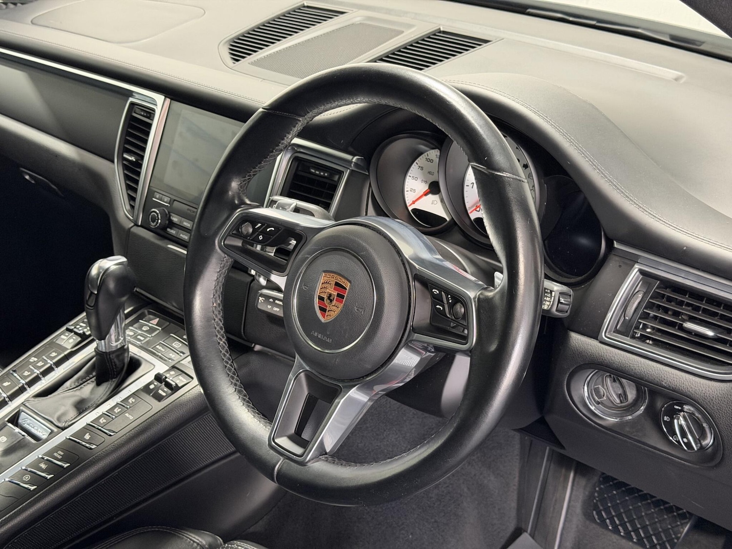 Used Porsche Macan 2017 for sale - 78184477: Photo 15