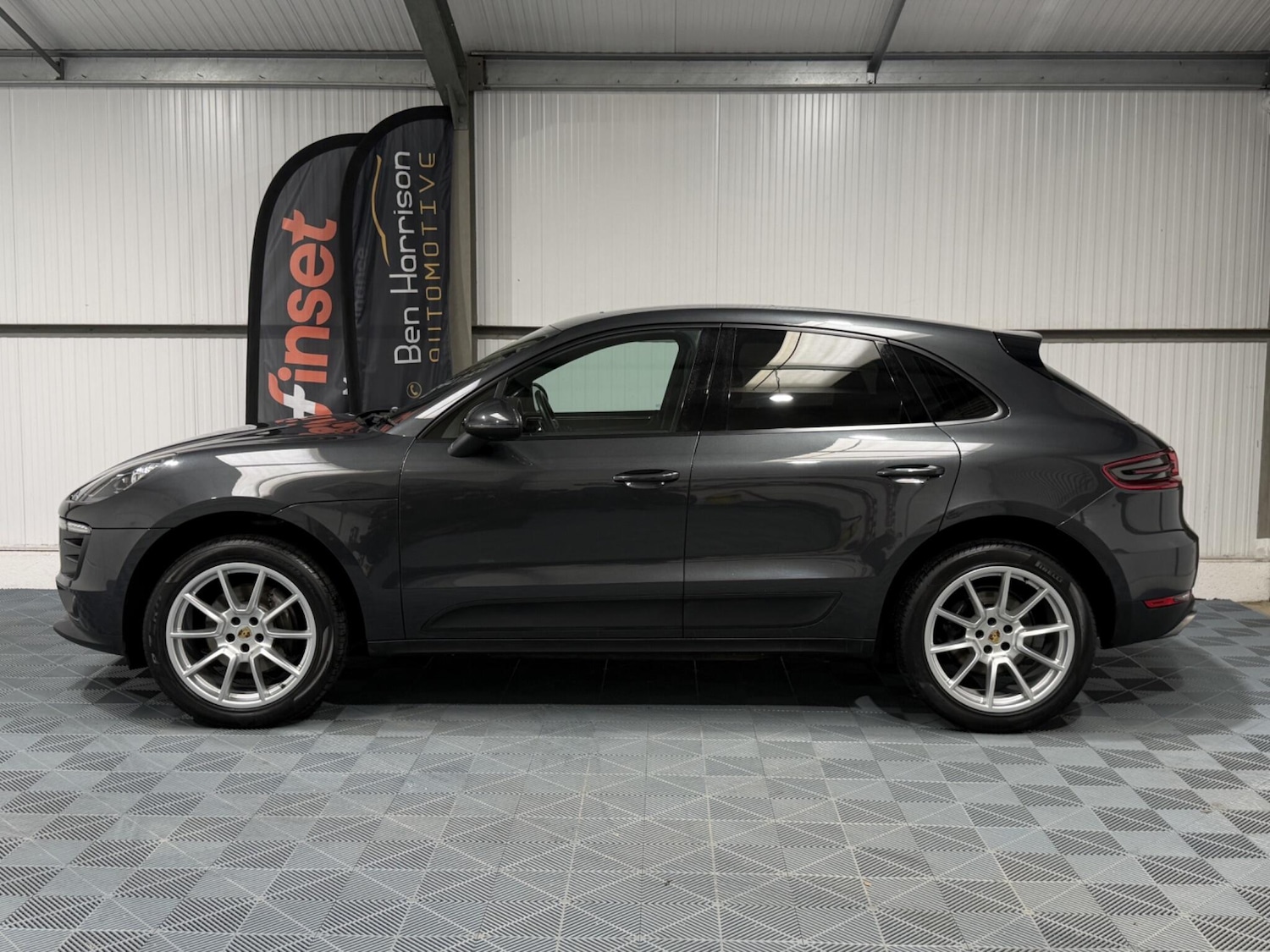Used Porsche Macan 2017 for sale - 78184477: Photo 23