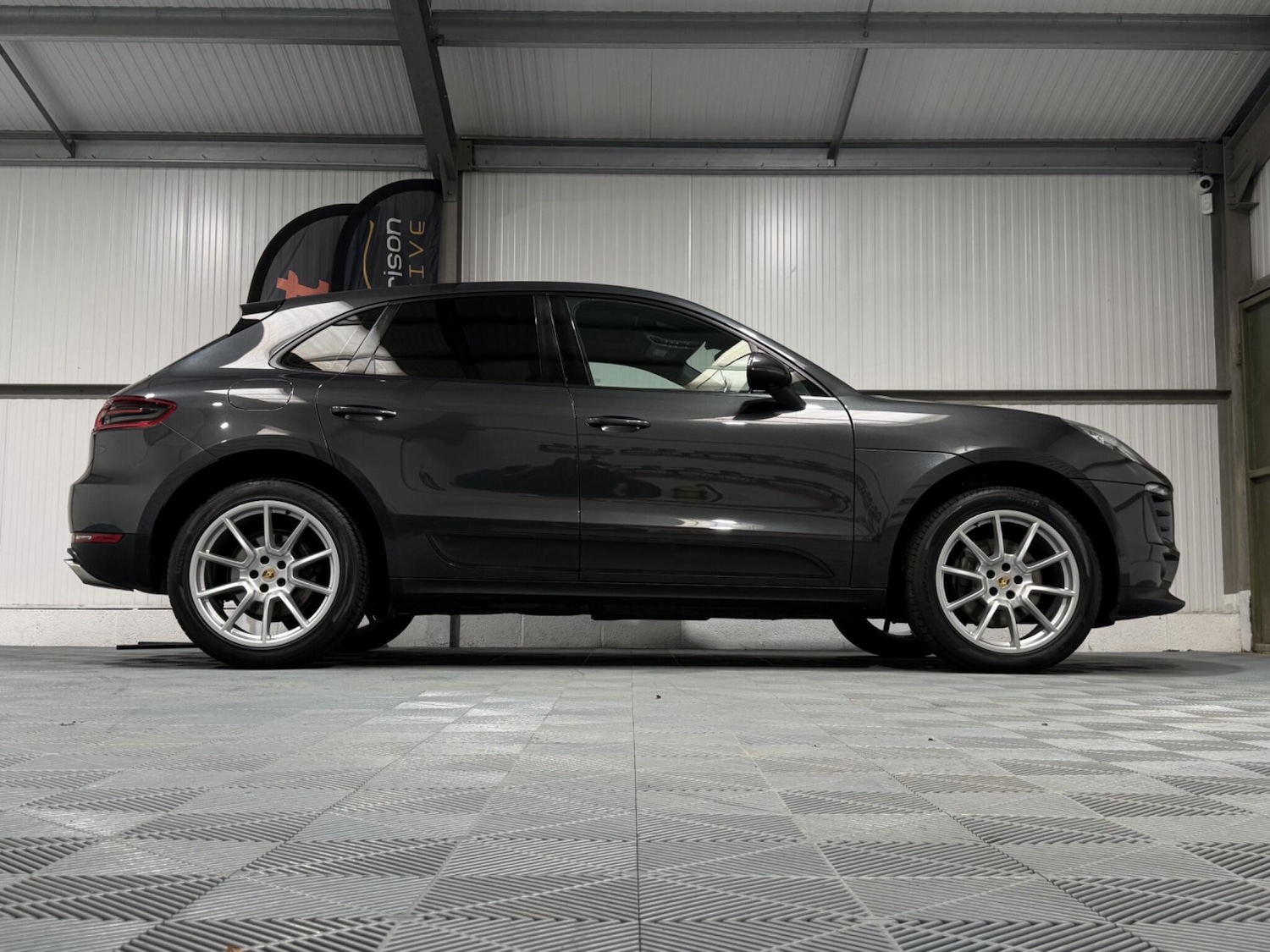 Used Porsche Macan 2017 for sale - 78184477: Photo 26