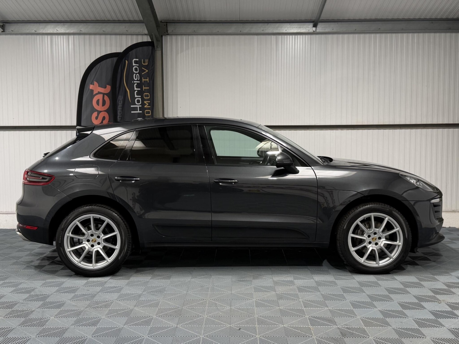 Used Porsche Macan 2017 for sale - 78184477: Photo 28