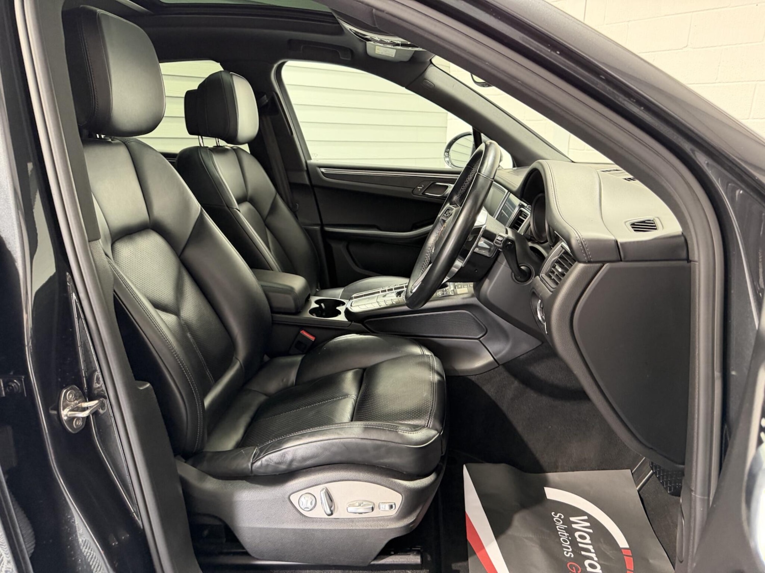 Used Porsche Macan 2017 for sale - 78184477: Photo 39