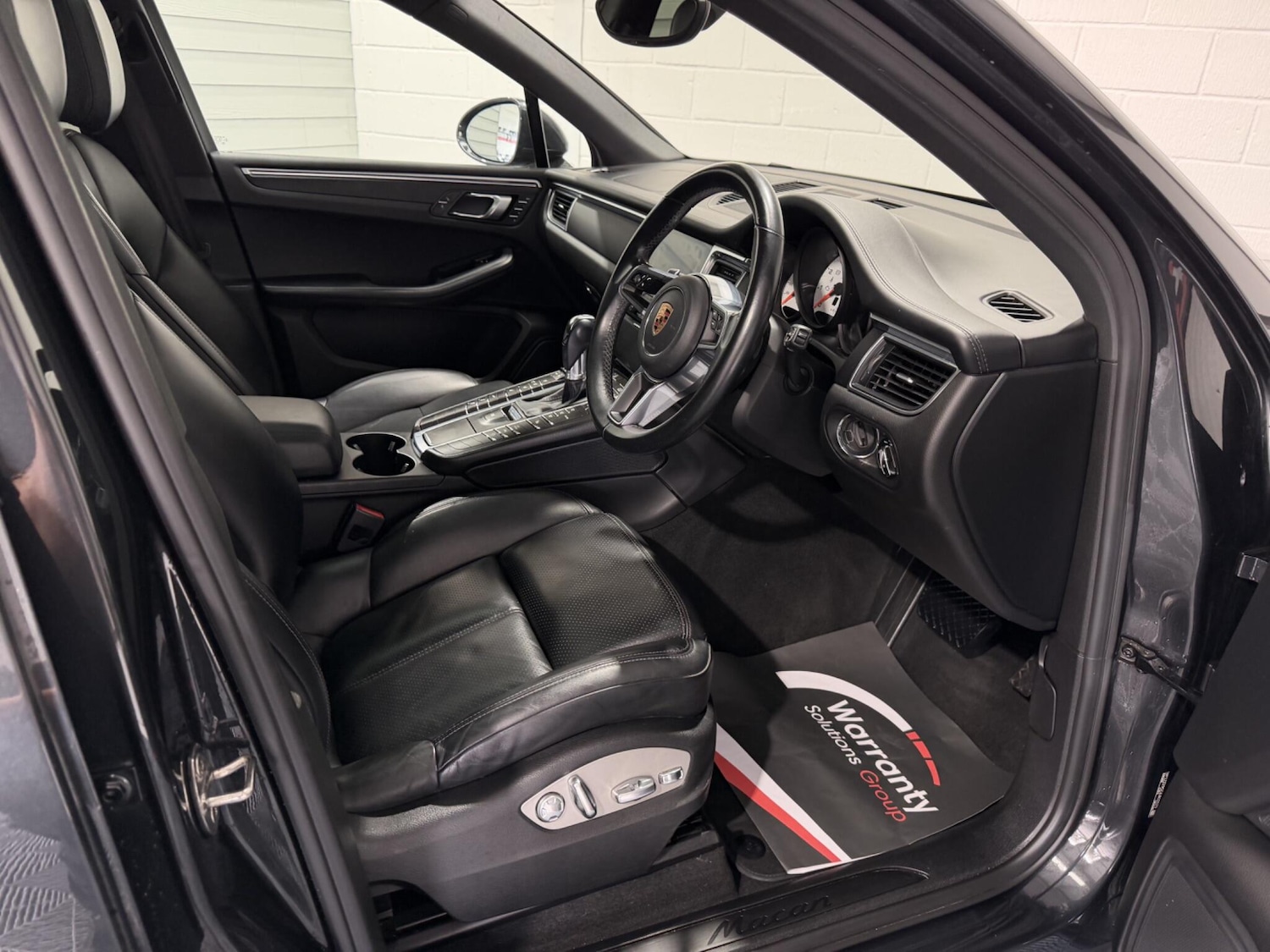 Used Porsche Macan 2017 for sale - 78184477: Photo 40