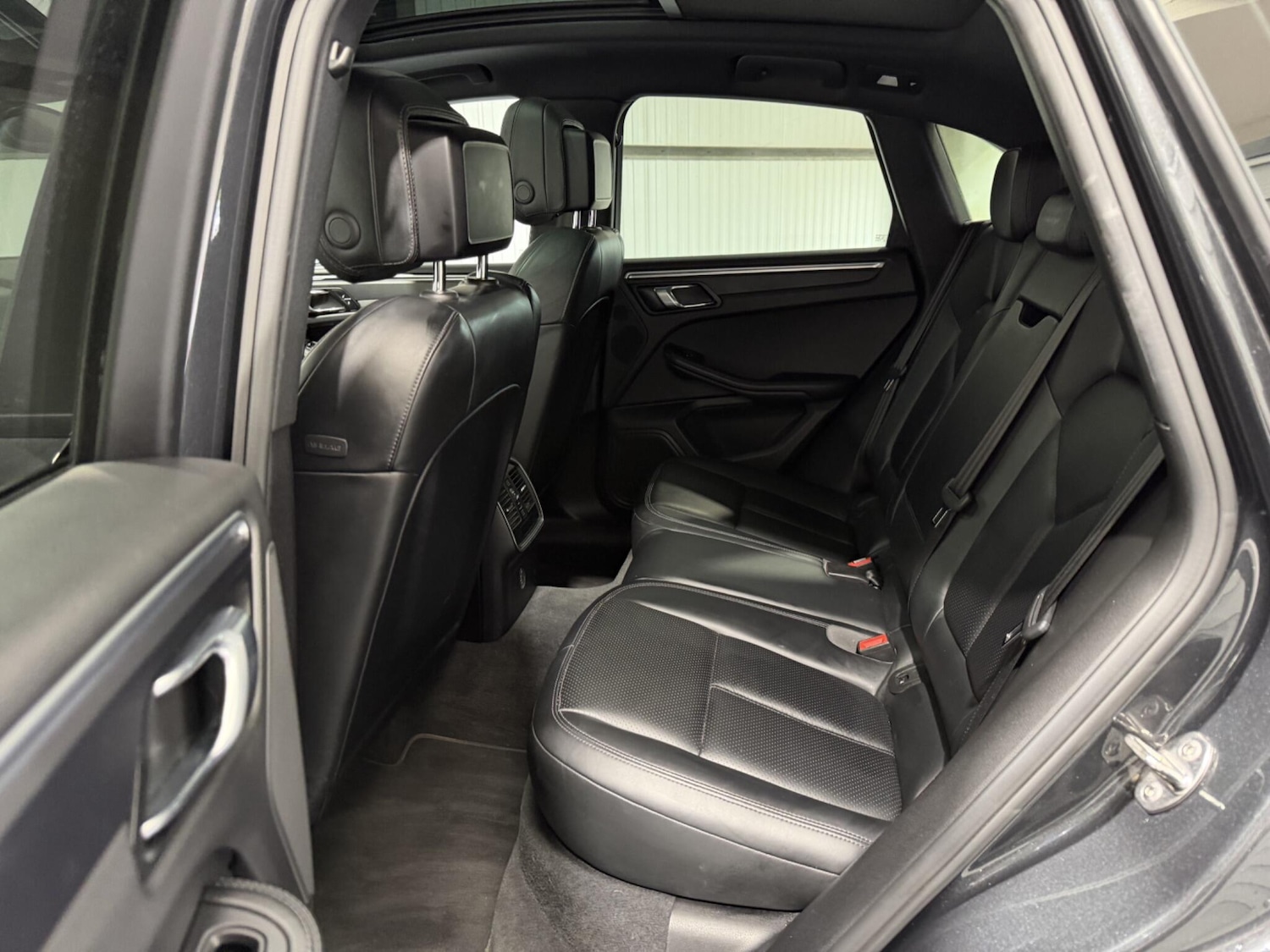 Used Porsche Macan 2017 for sale - 78184477: Photo 45