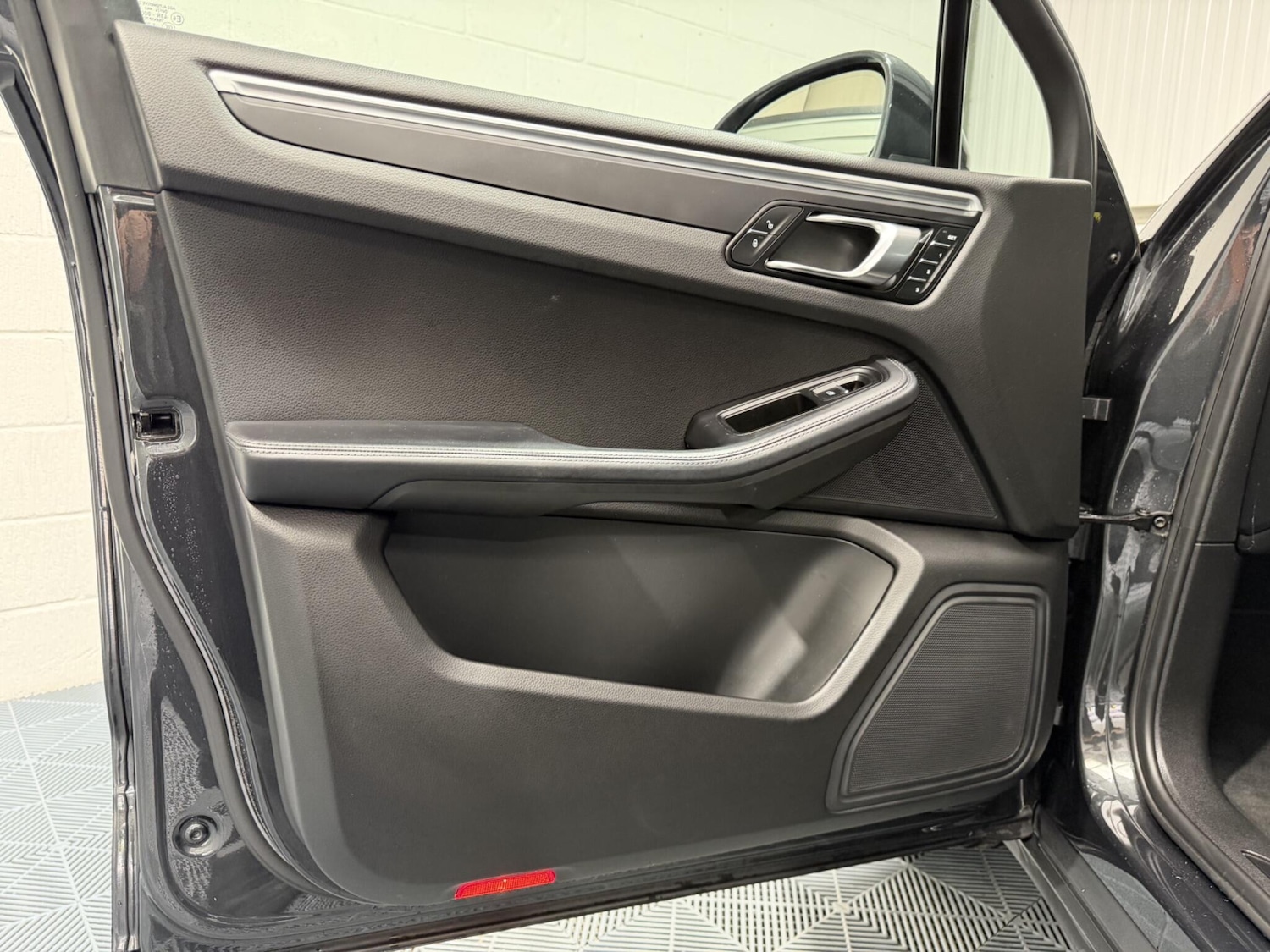 Used Porsche Macan 2017 for sale - 78184477: Photo 49